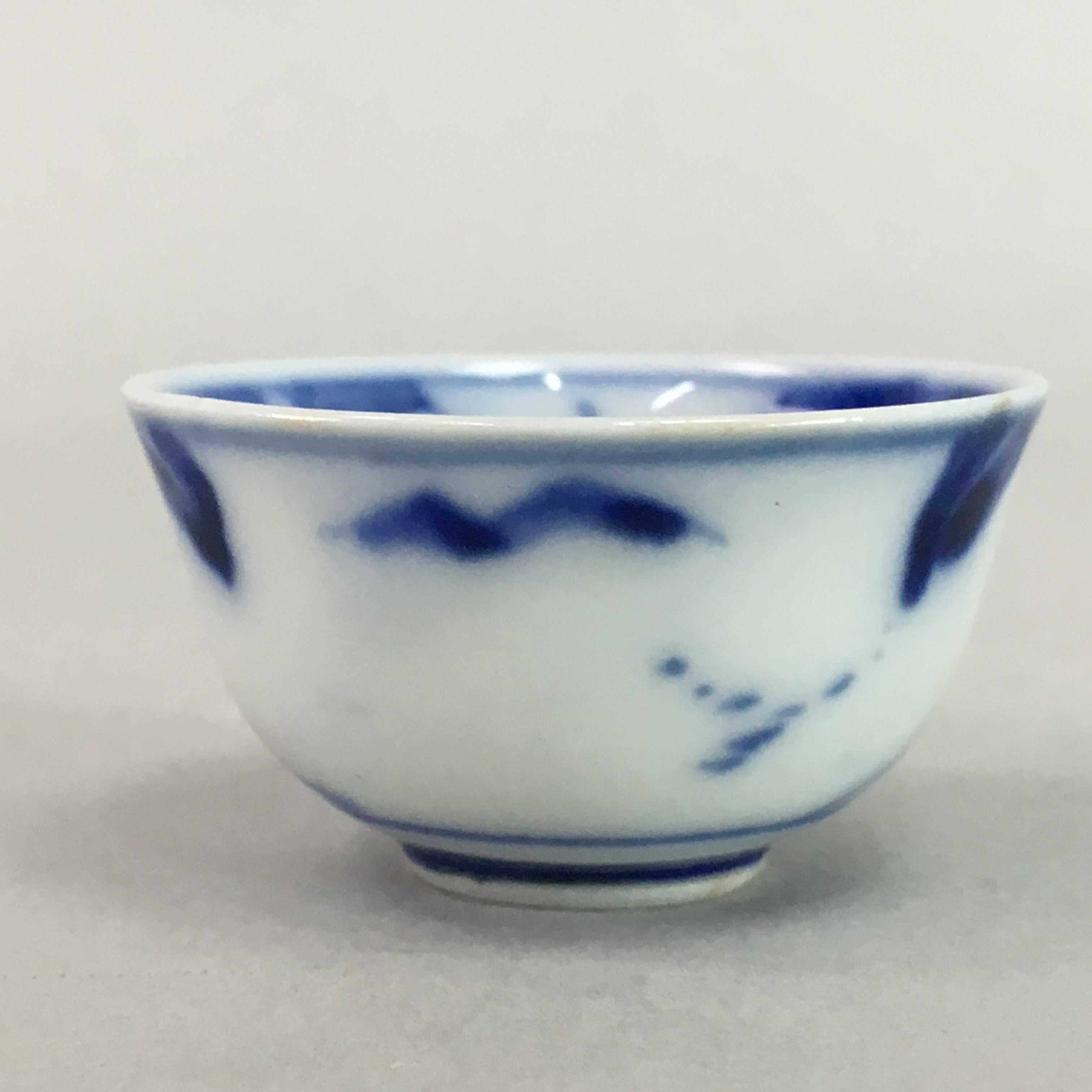 Japanese Kutani Porcelain Sake Cup Guinomi Sakazuki Vtg Signed Sometsuke GU521