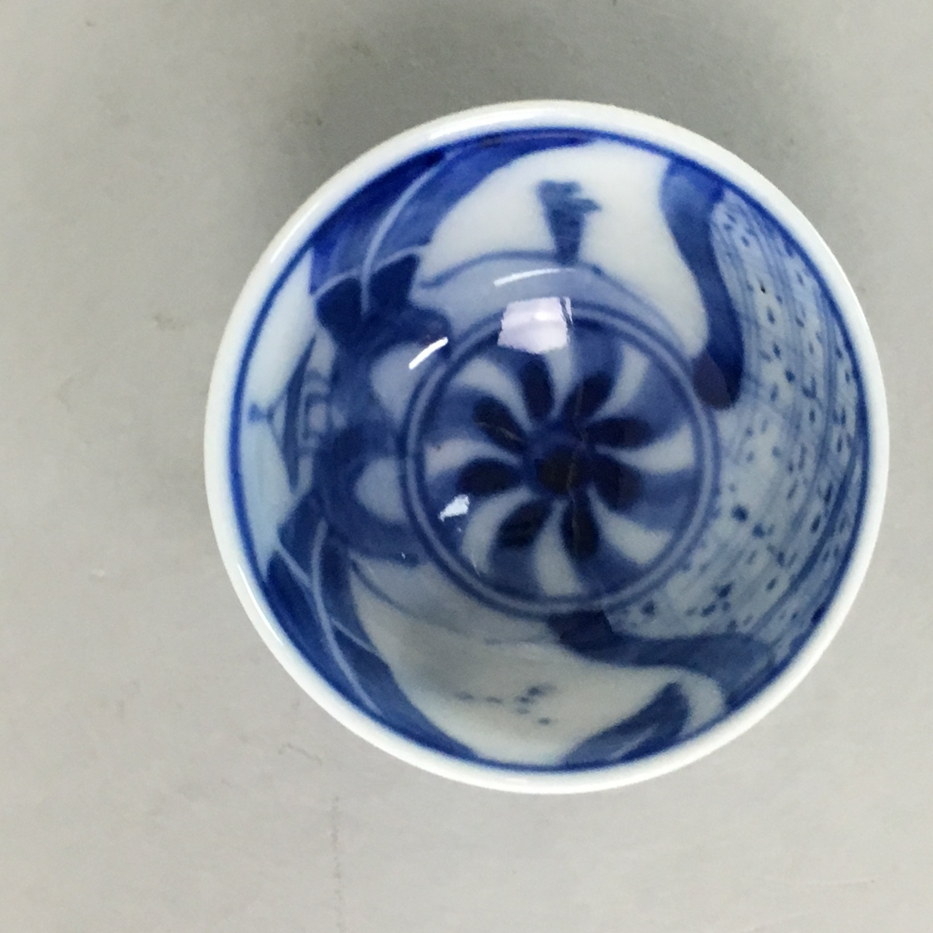 Japanese Kutani Porcelain Sake Cup Guinomi Sakazuki Vtg Signed Sometsuke GU526