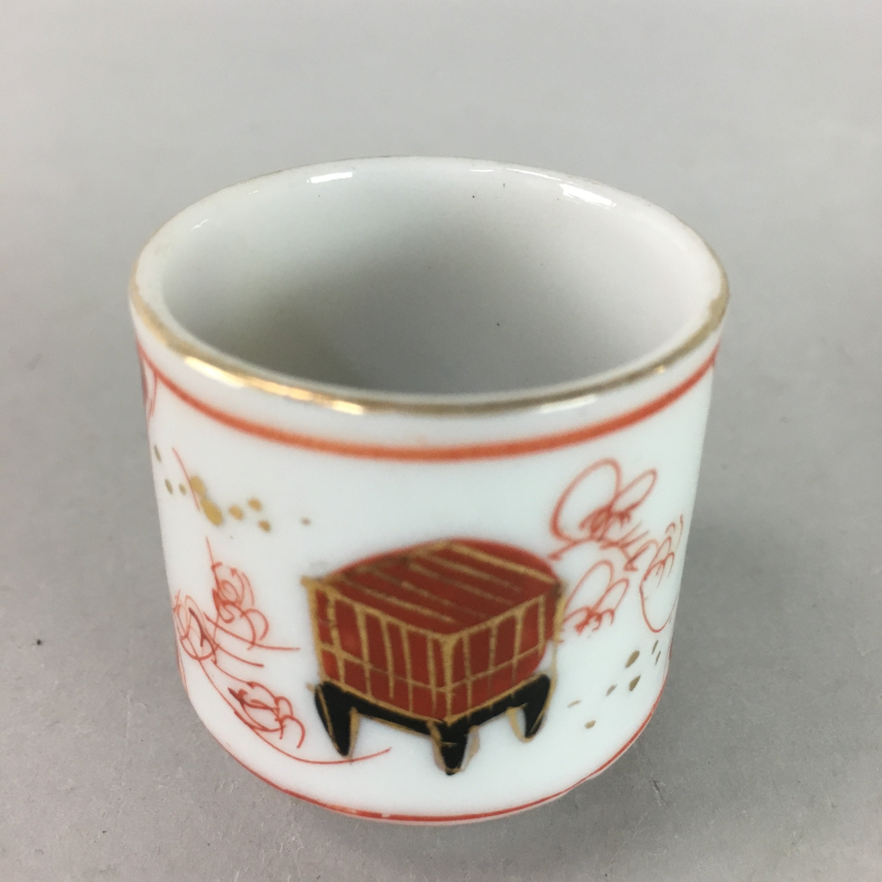 Japanese Kutani Porcelain Sake Cup Vtg Guinomi Sakazuki Red Gold Lunchbox GU565