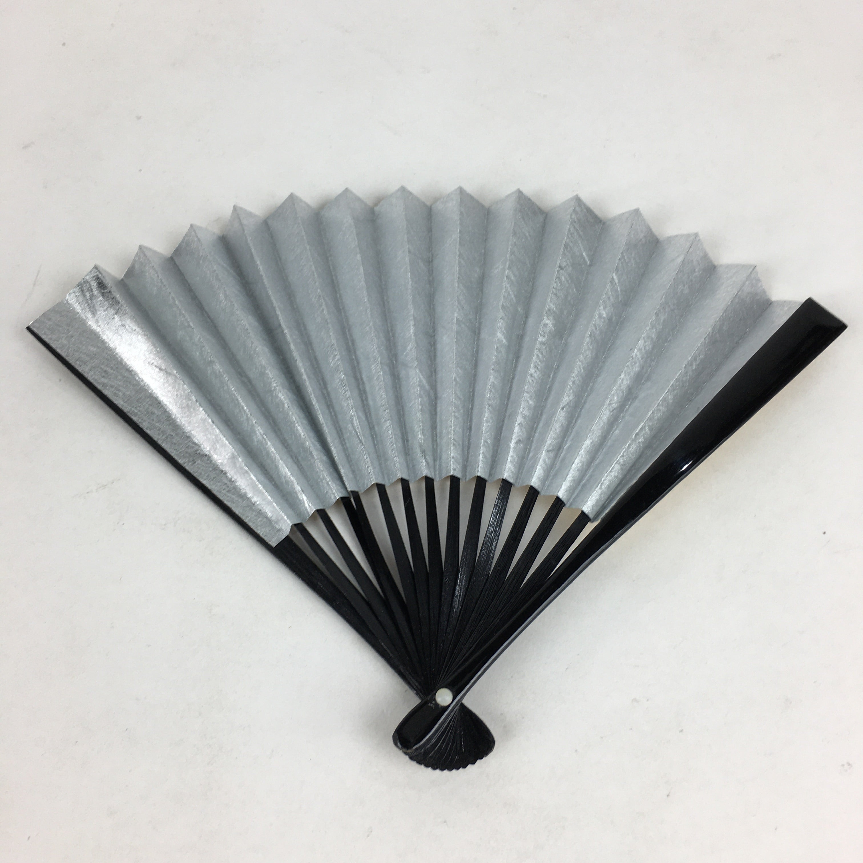 Japanese Lacquered Folding Fan Vtg Sensu Gold Silver Paper Bamboo Frame 4D569
