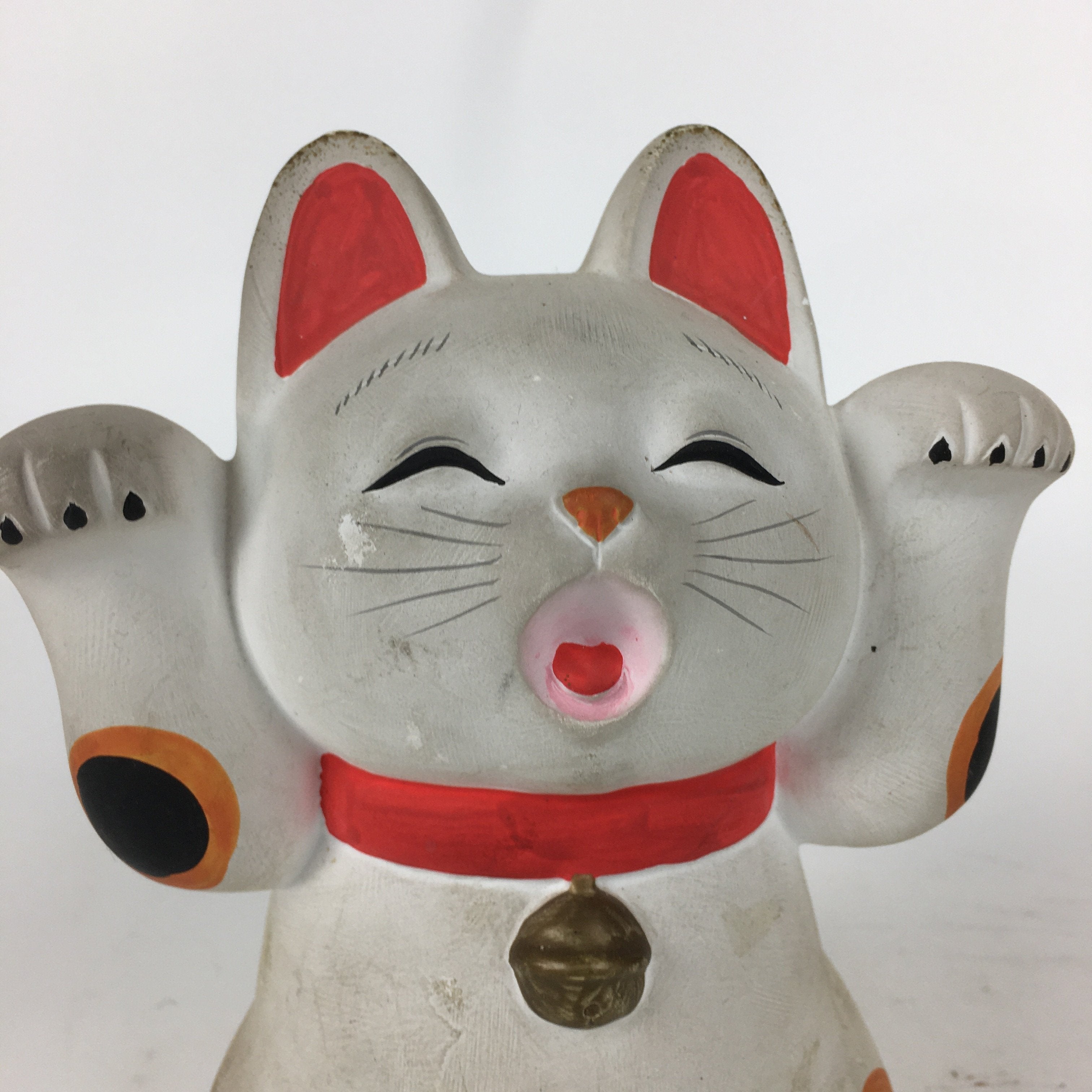 Japanese Manekineko Piggy bank Vtg Plaster Beckoning Cat Lucky Charm White BD730