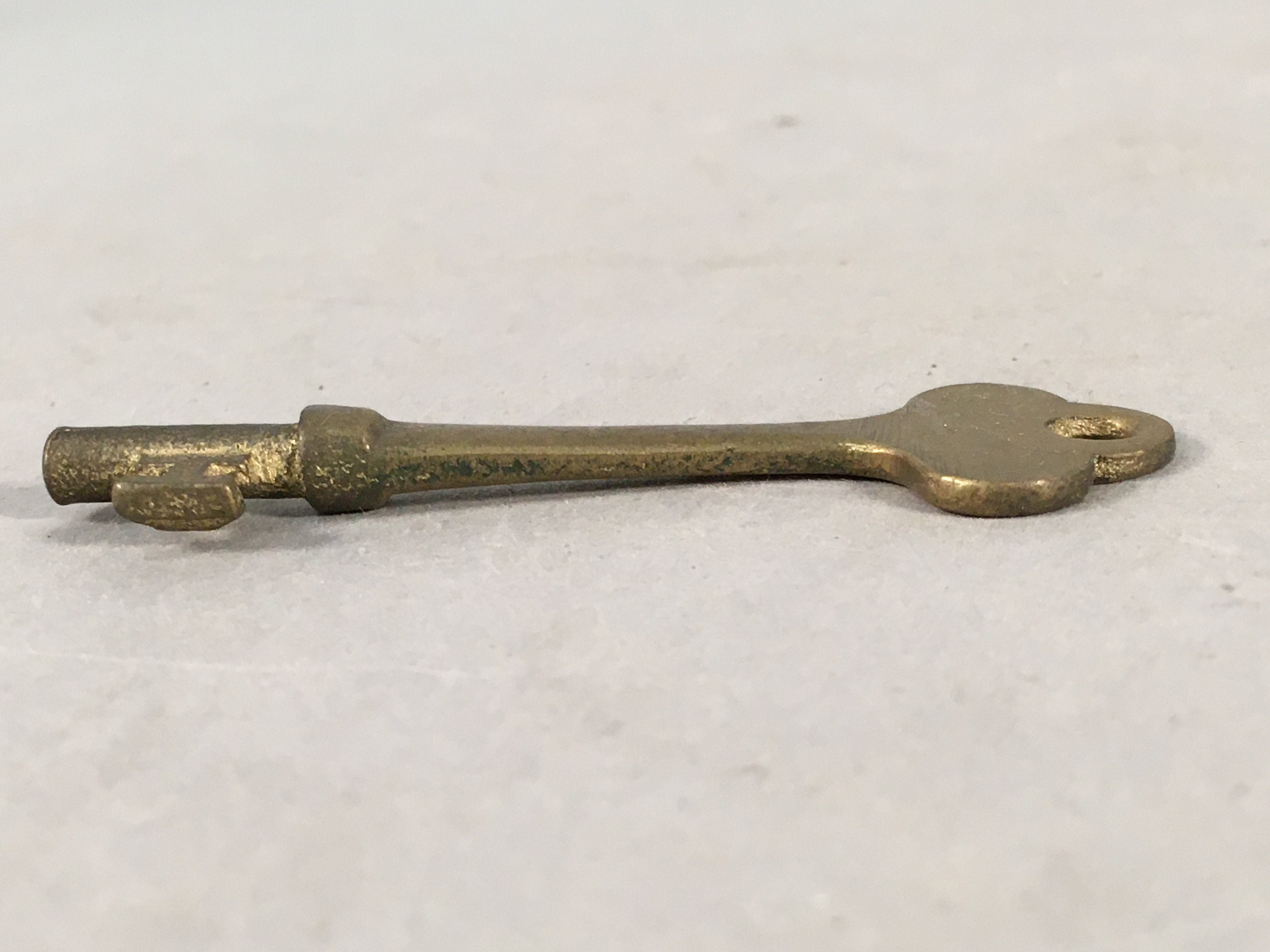 Japanese Metal Key Vtg C1930 Brass Gold 3 leaves JK28