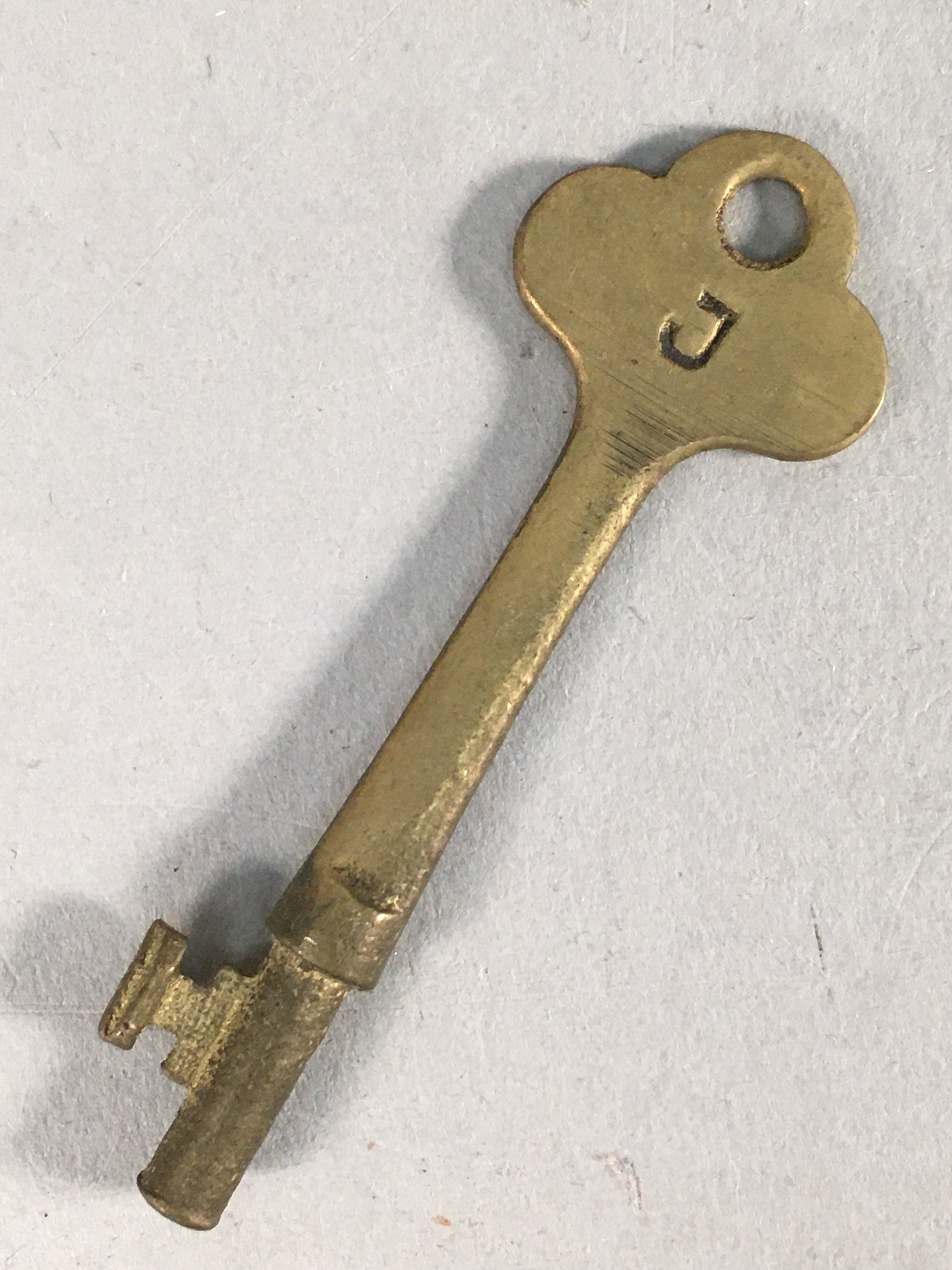Japanese Metal Key Vtg C1930 Brass Gold 3 leaves JK28