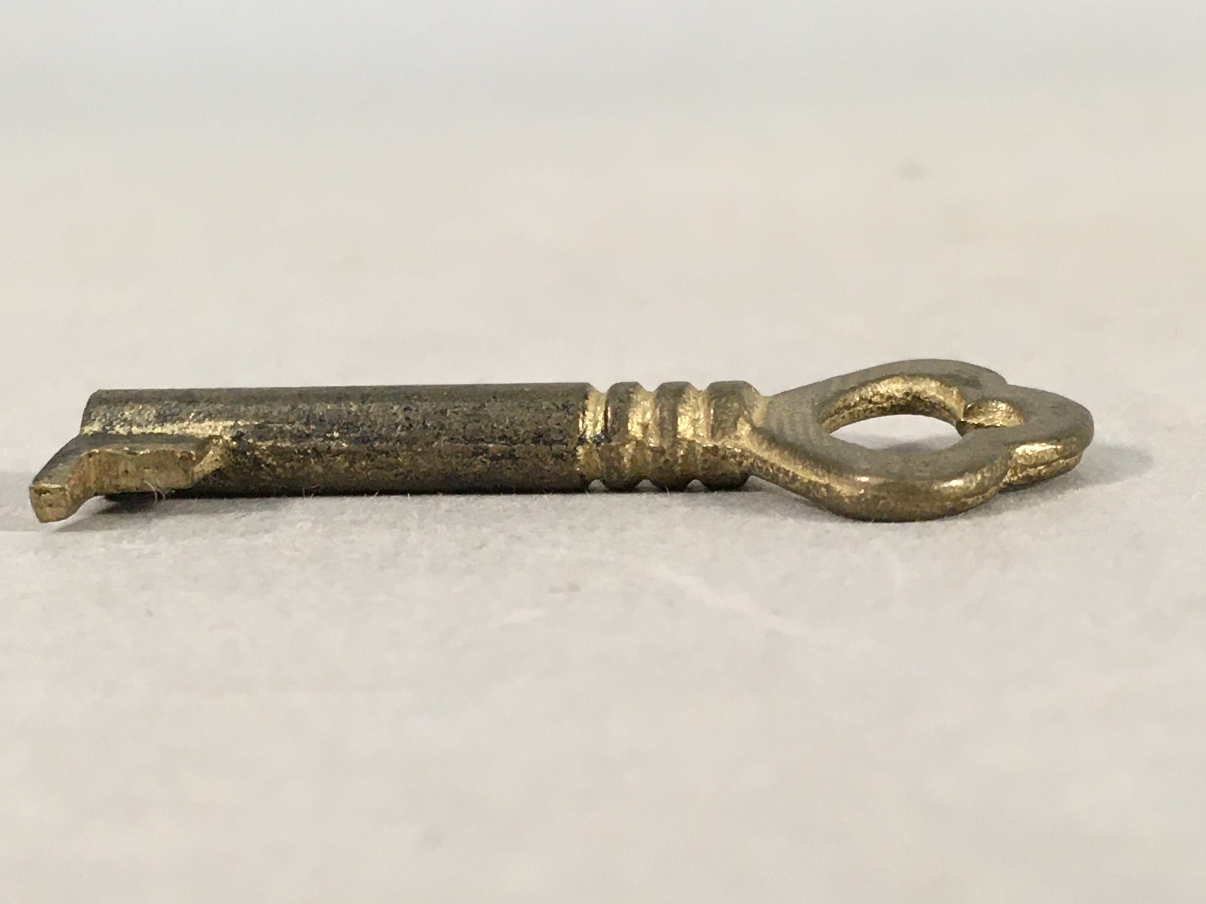 Japanese Metal Key Vtg C1930 Brass Gold 3 leaves JK30