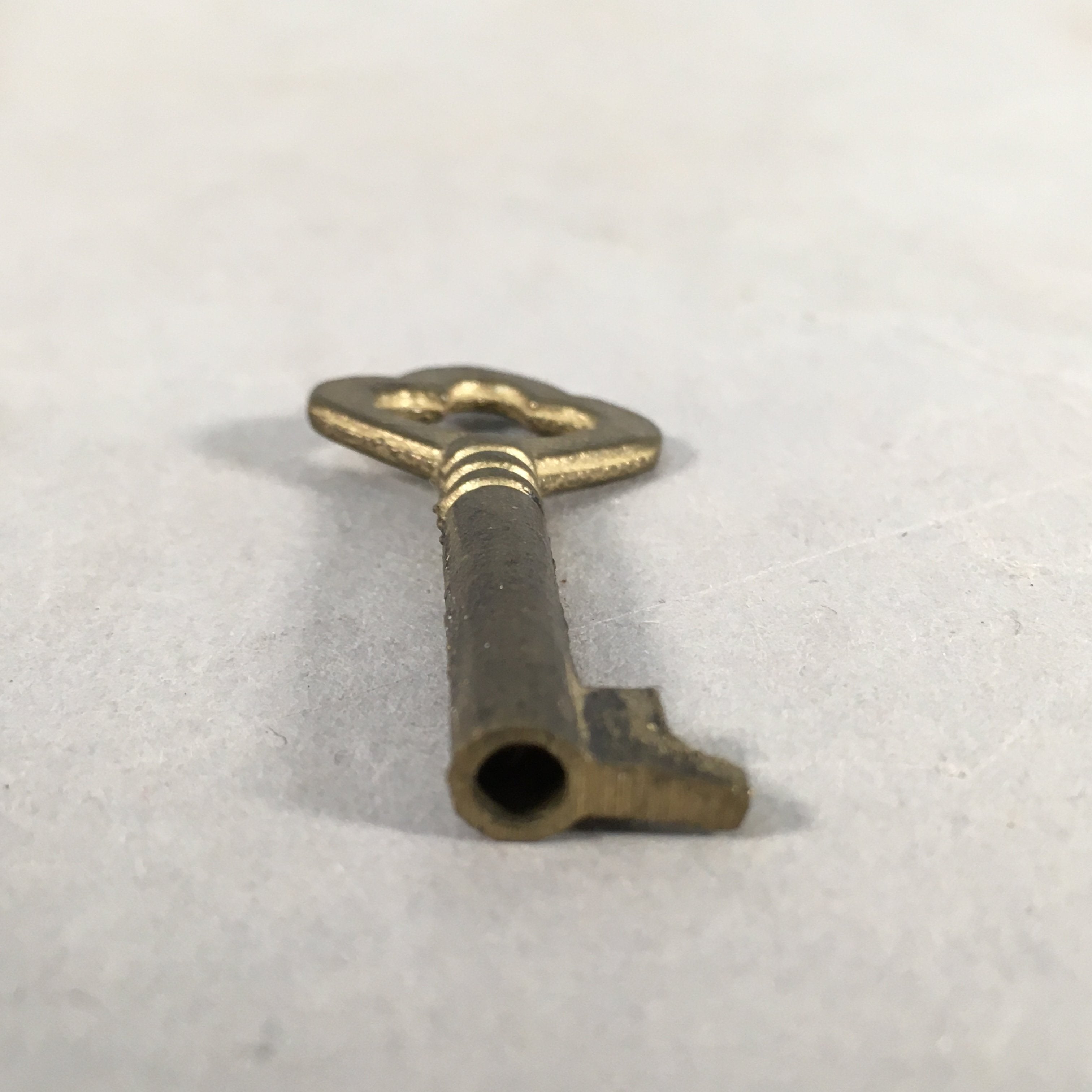 Japanese Metal Key Vtg C1930 Brass Gold 3 leaves JK30