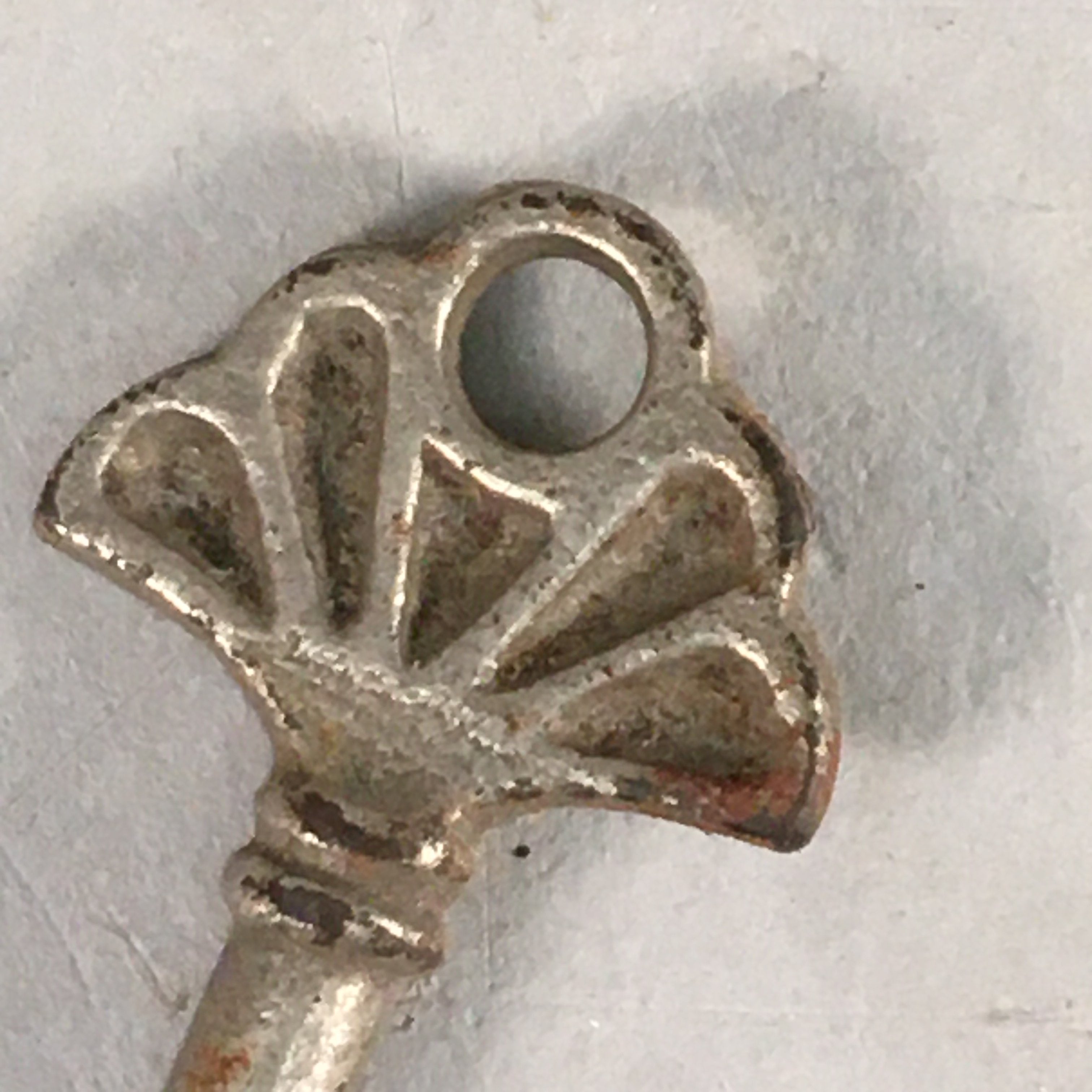 Japanese Metal Key Vtg C1930 Shell Hand-Fan Silver JK27