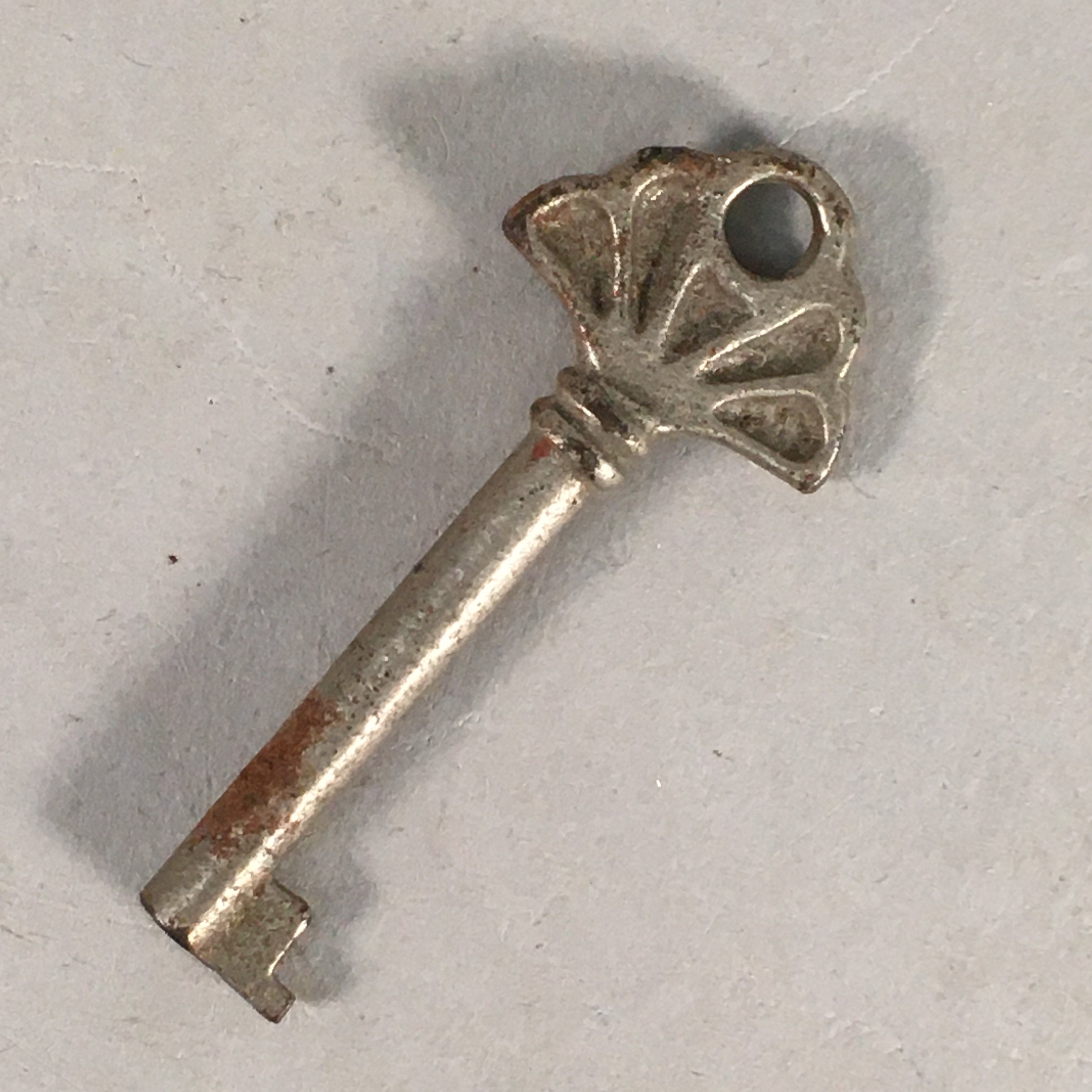 Japanese Metal Key Vtg C1930 Shell Hand-Fan Silver JK27