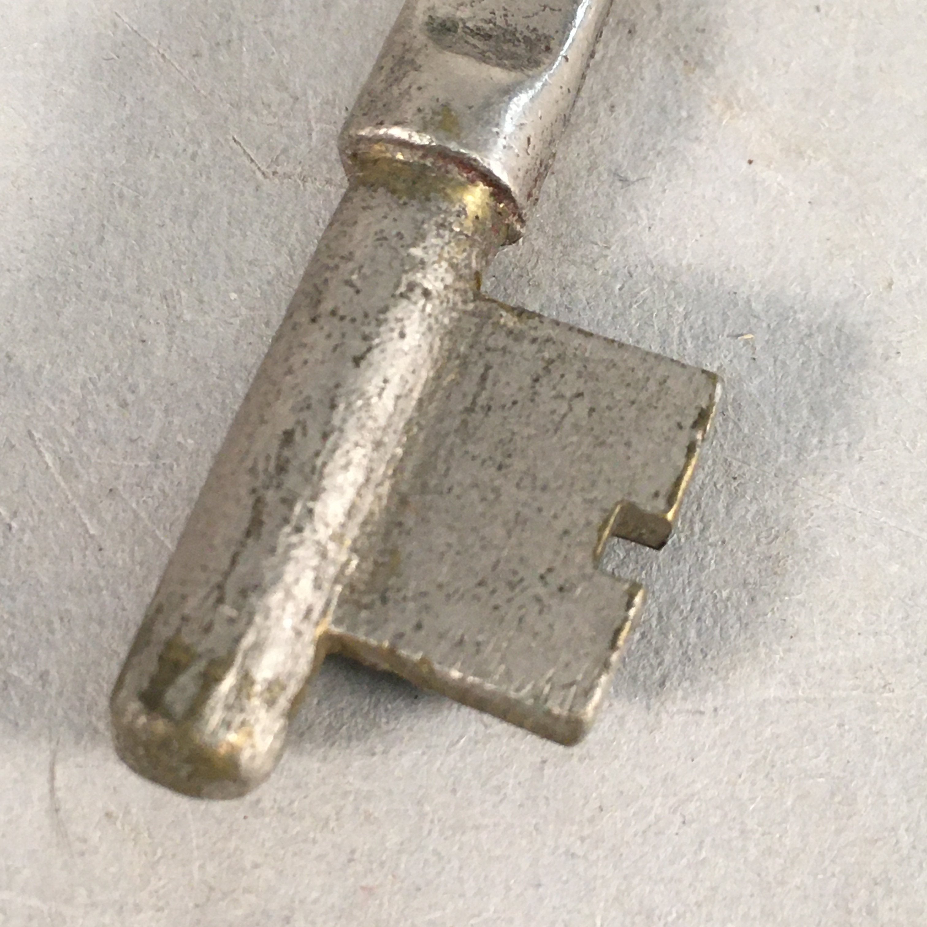 Japanese Metal Key Vtg C1930 Silver 3 leaves JK20