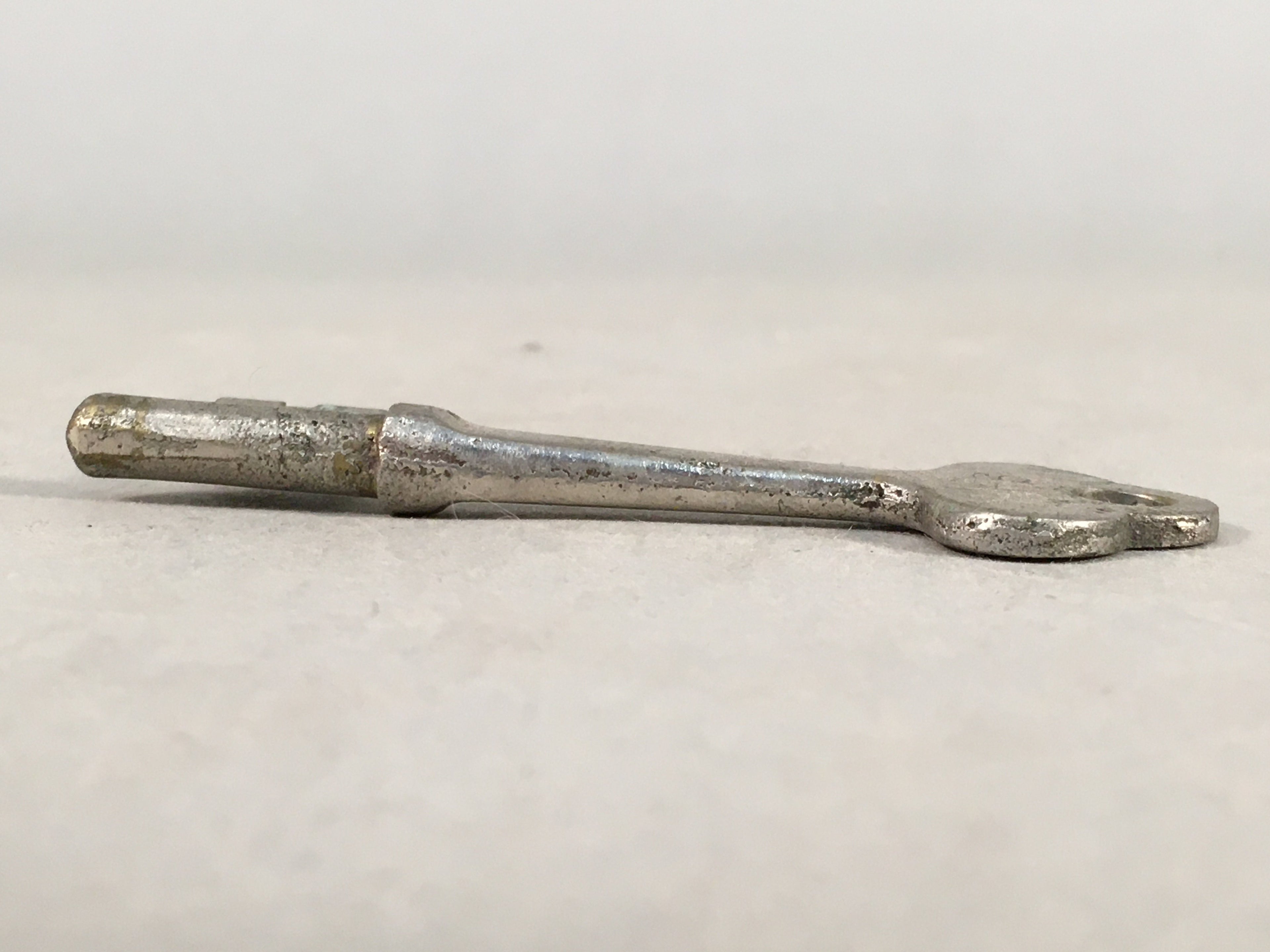 Japanese Metal Key Vtg C1930 Silver 3 leaves JK20