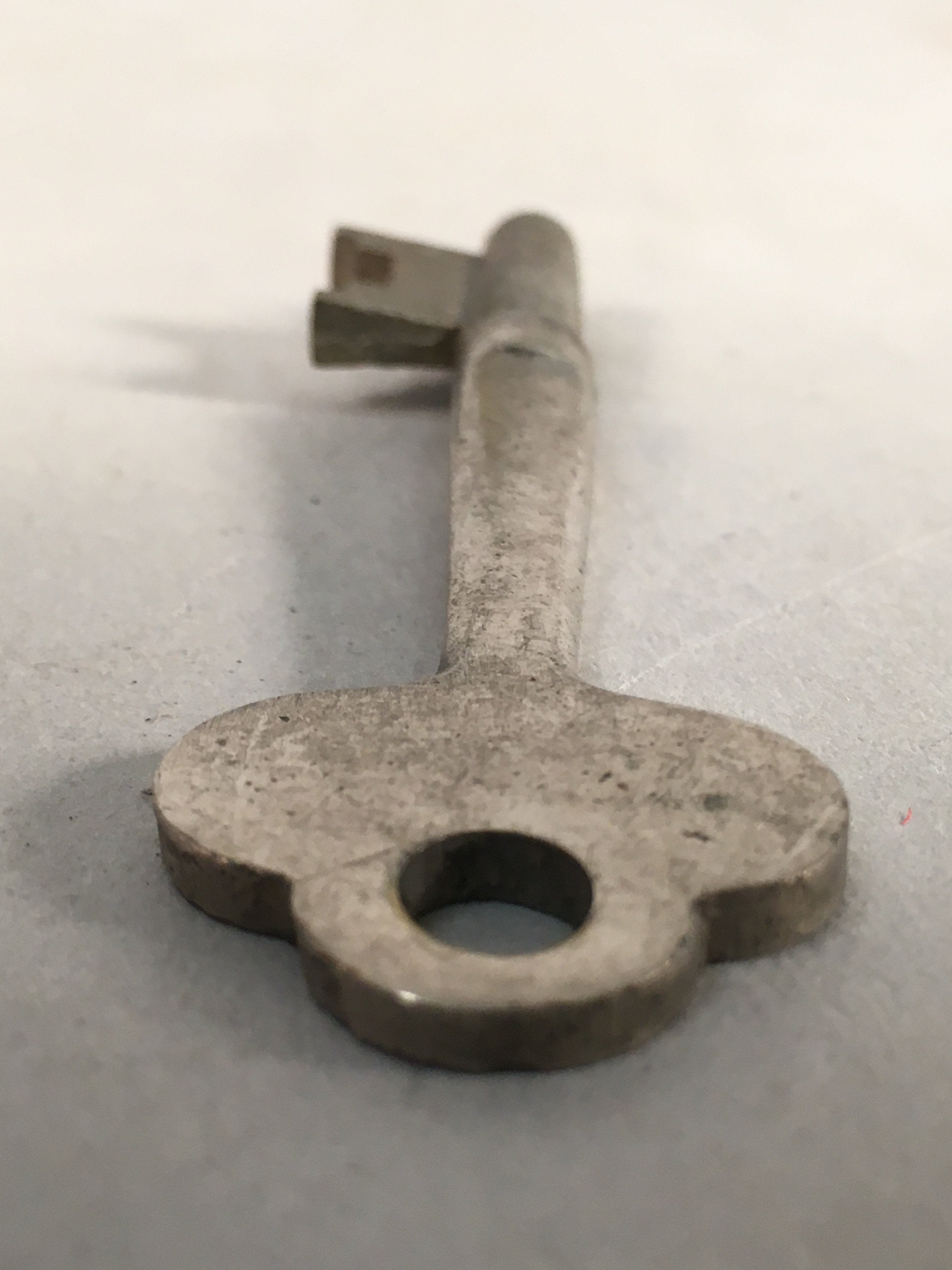 Japanese Metal Key Vtg C1930 Silver 3 leaves JK24