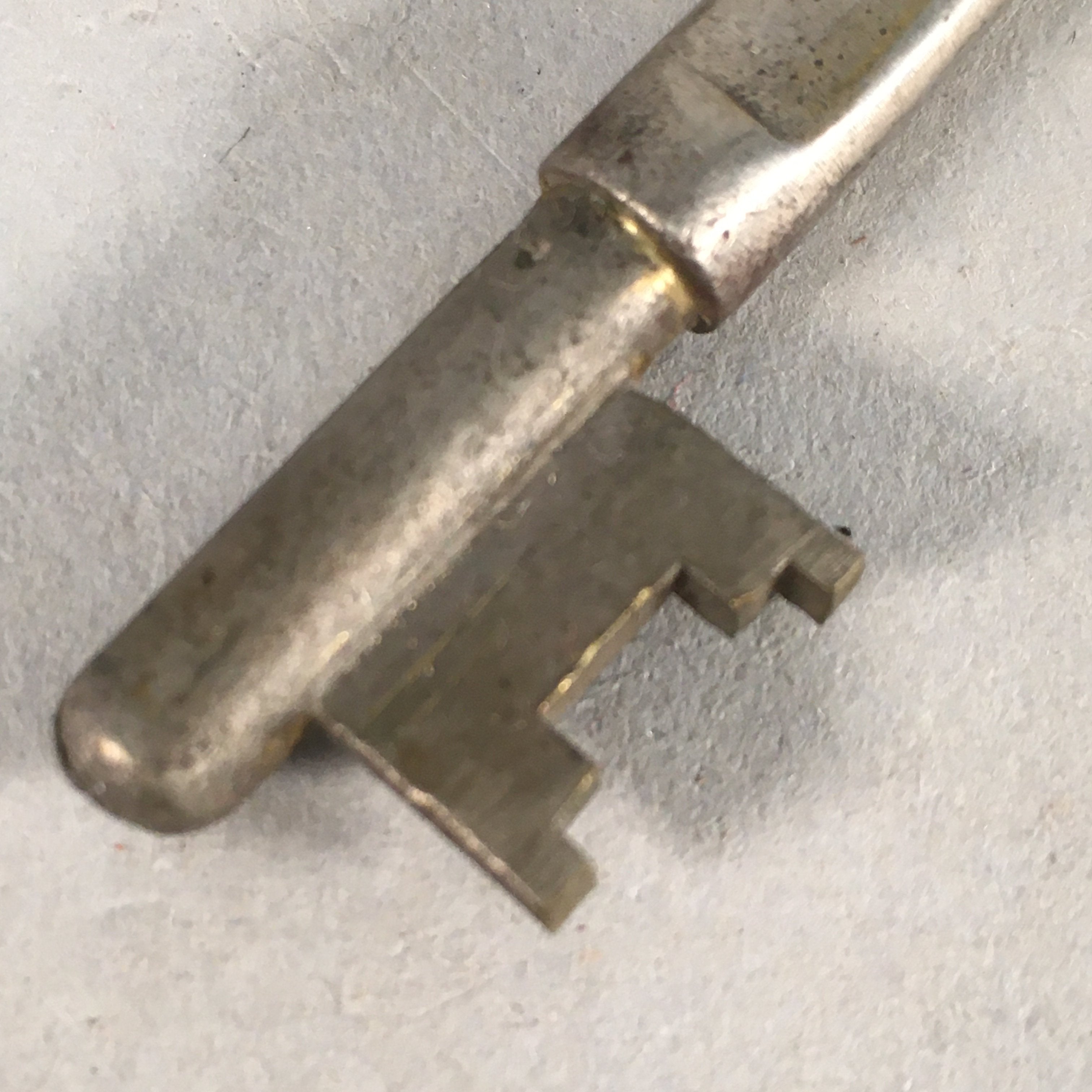 Japanese Metal Key Vtg C1930 Silver 3 leaves JK24