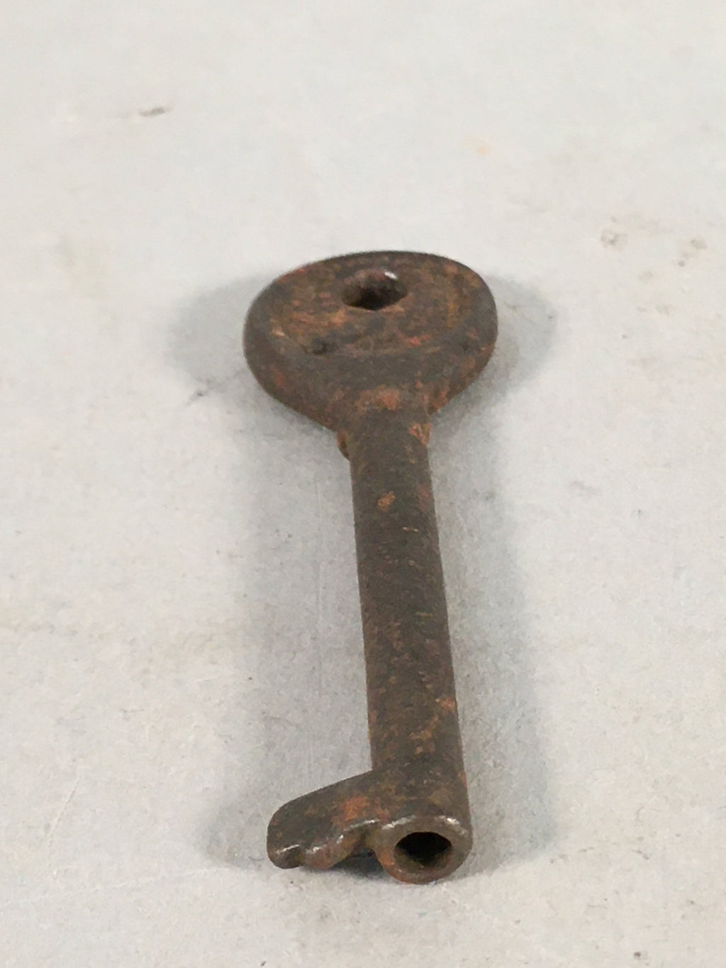 Japanese Metal Key Vtg Iron Lky Round C1930 Brown JK15