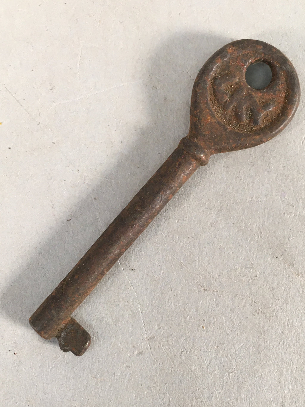 Japanese Metal Key Vtg Iron Lky Round C1930 Brown JK15