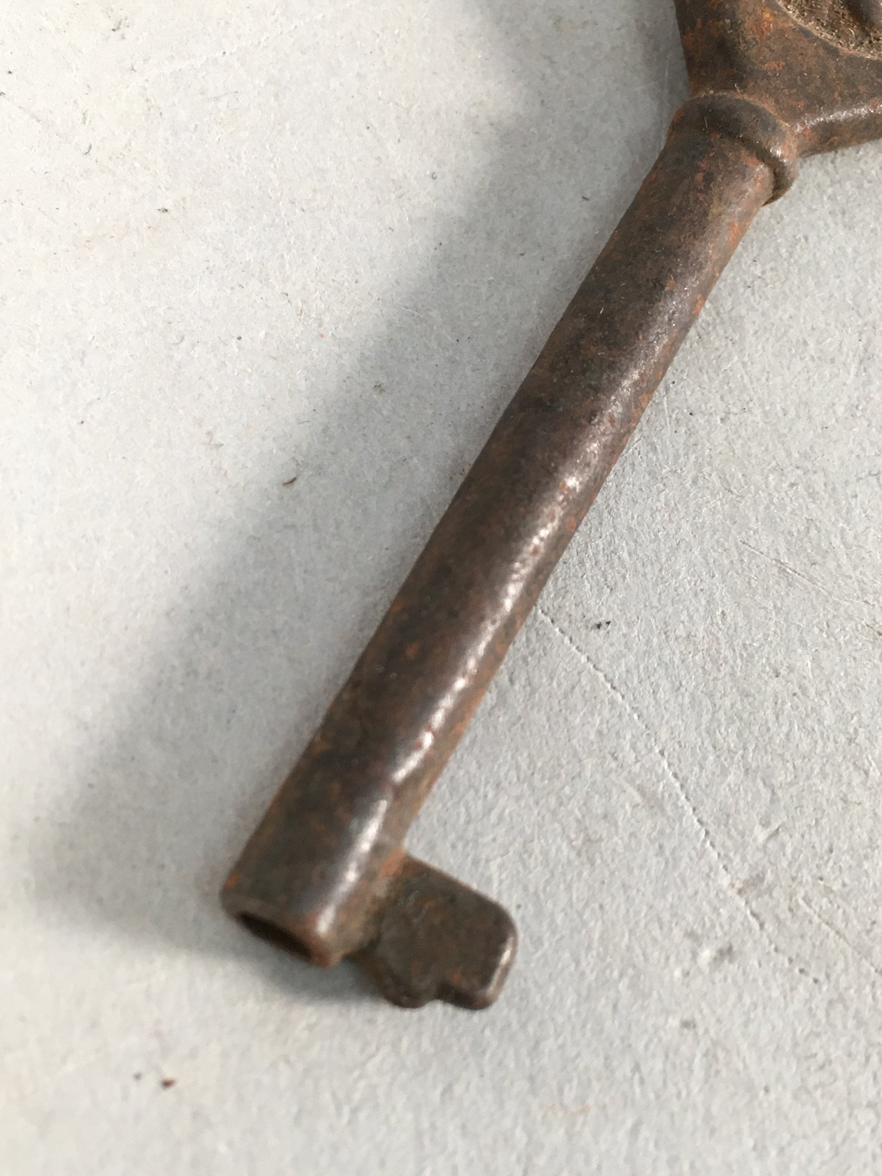 Japanese Metal Key Vtg Iron Lky Round C1930 Brown JK15
