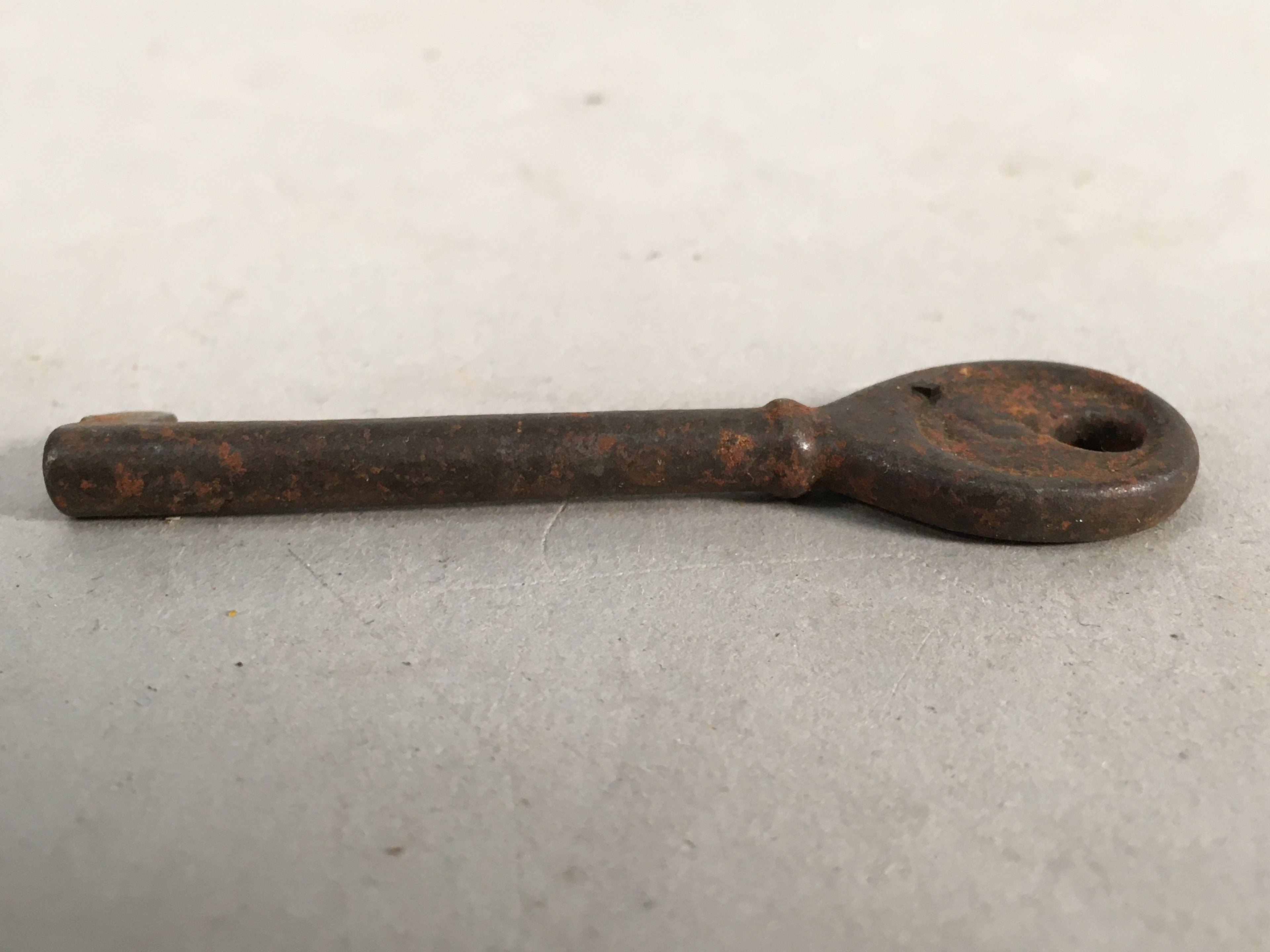 Japanese Metal Key Vtg Iron Lky Round C1930 Brown JK15