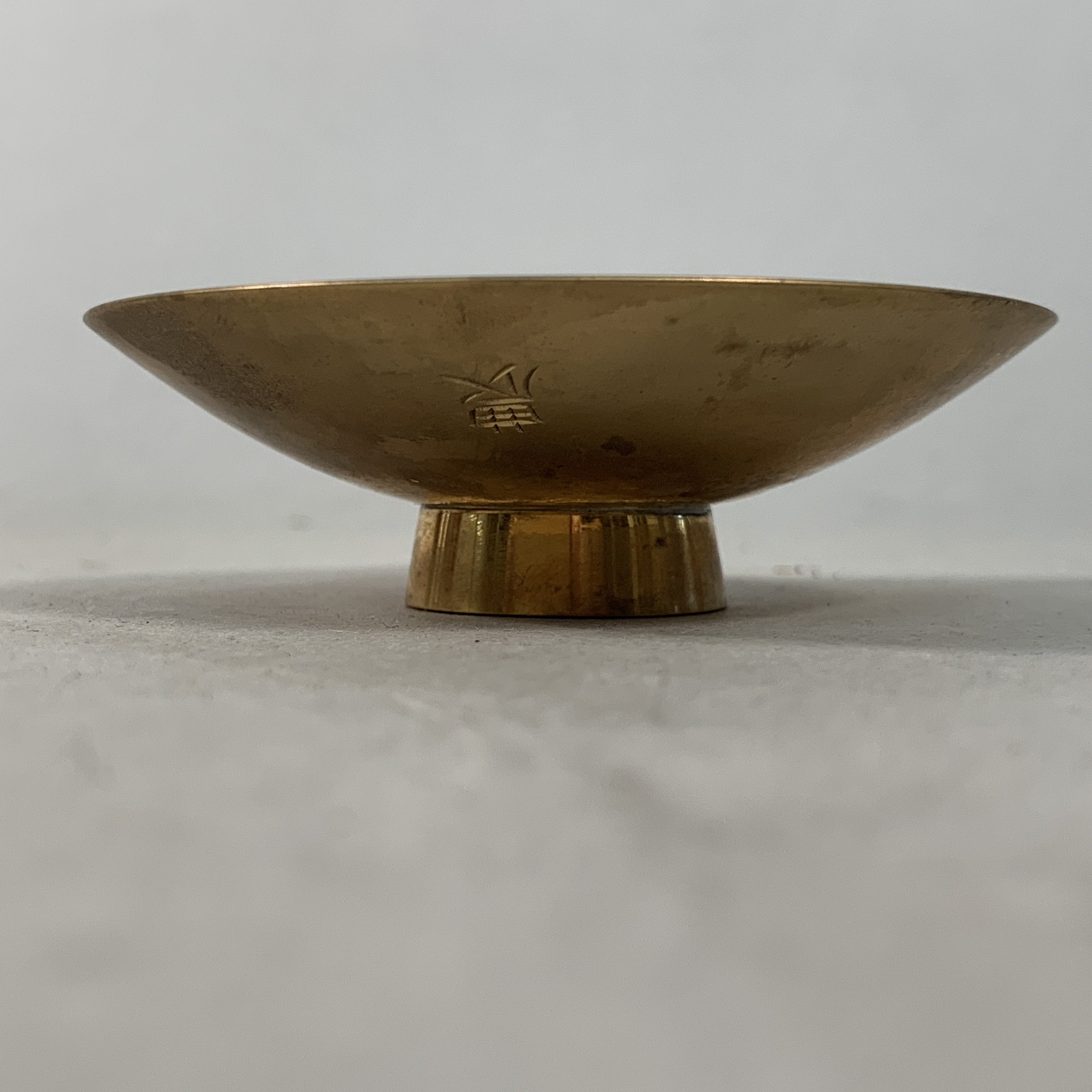 Japanese Metal Sake Drinking Cup Vtg Sakazuki Guinomi Gold Kanji GU756
