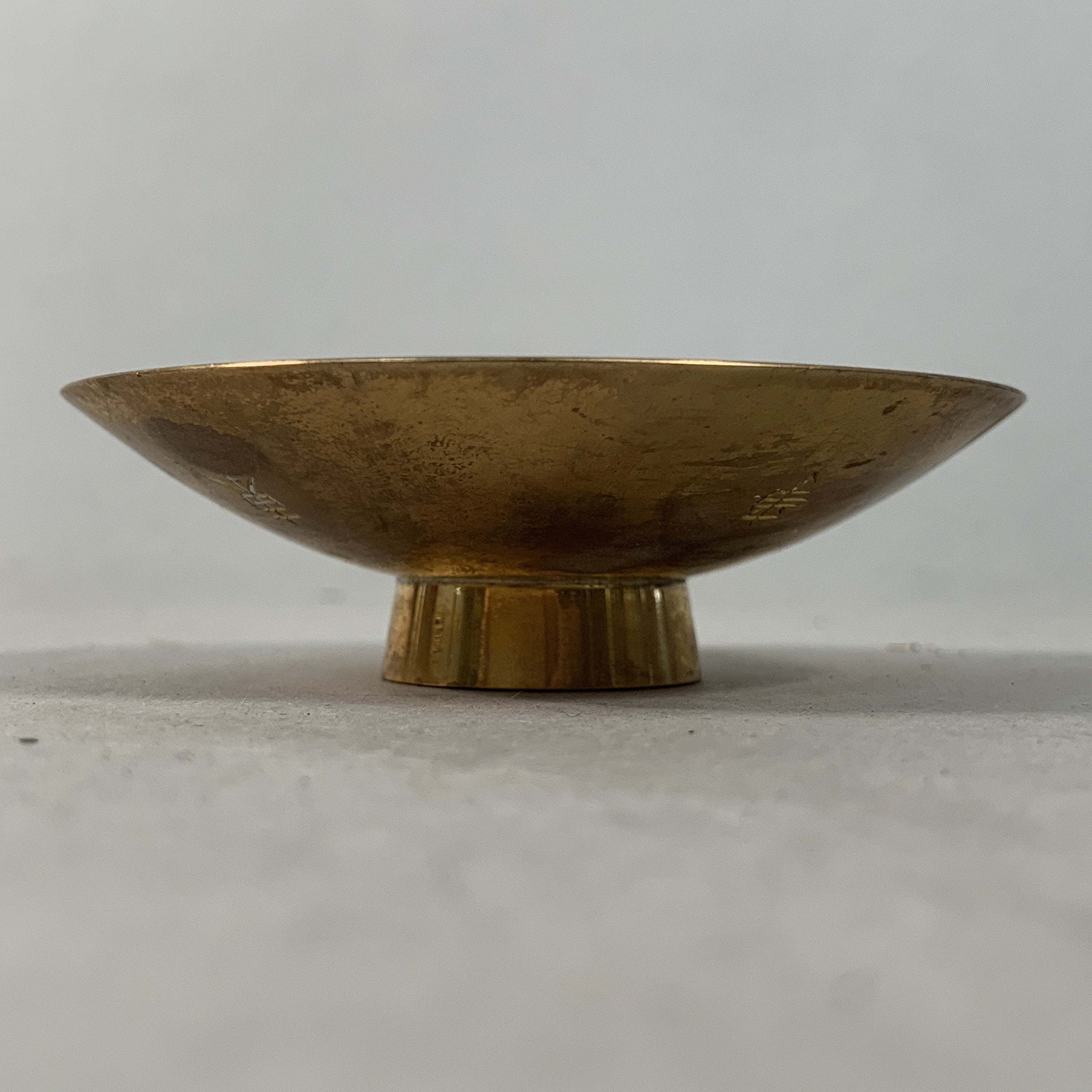 Japanese Metal Sake Drinking Cup Vtg Sakazuki Guinomi Gold Kanji GU756