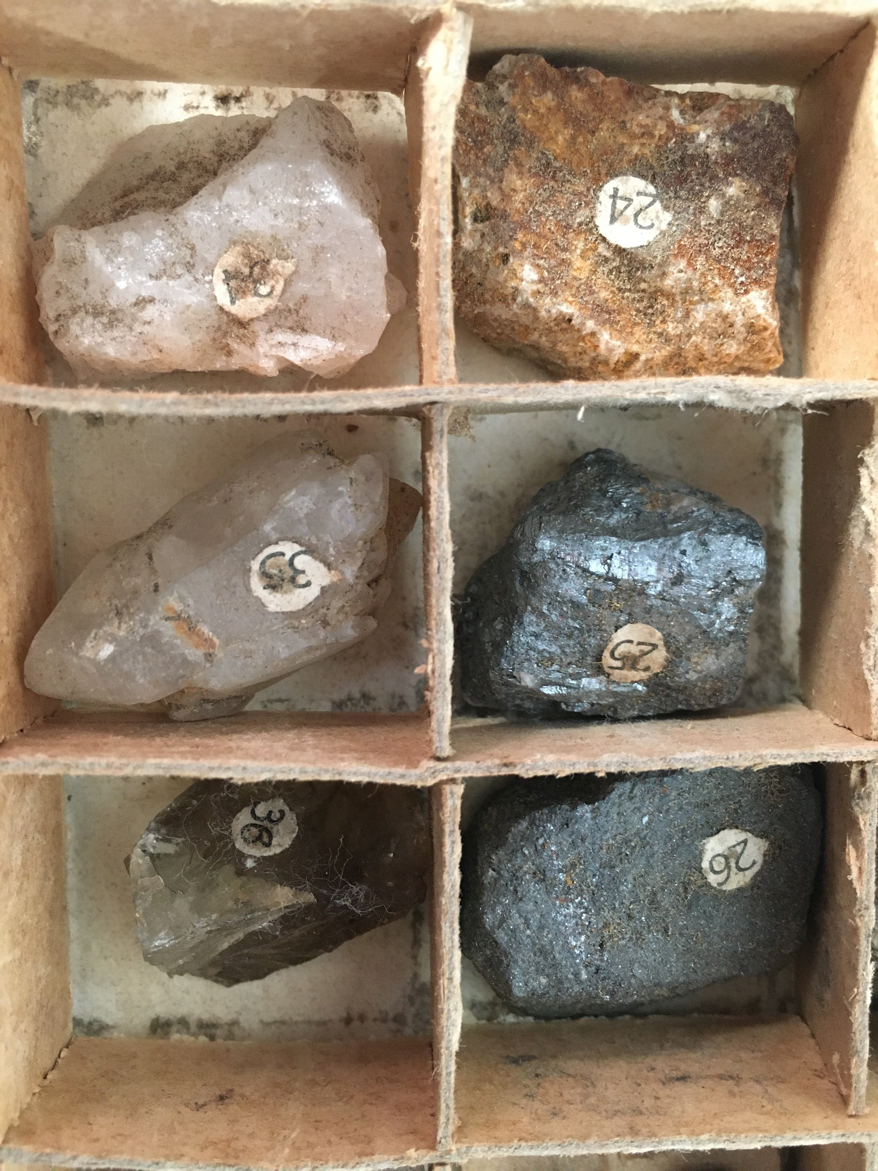 Japanese Mineral Specimens Vtg 60pc Stone Rock Box Set Collection JK131