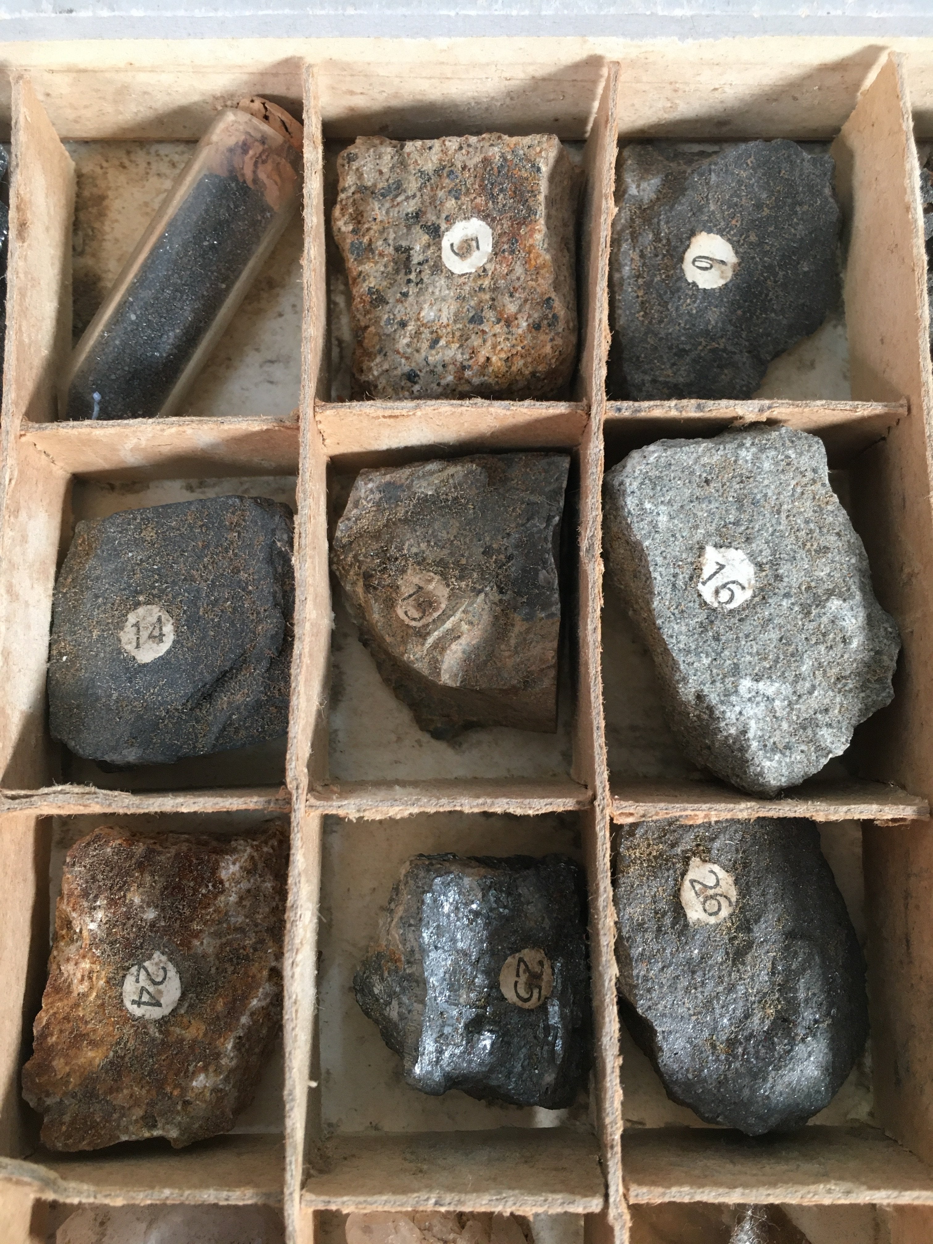Japanese Mineral Specimens Vtg 60pc Stone Rock Box Set Collection