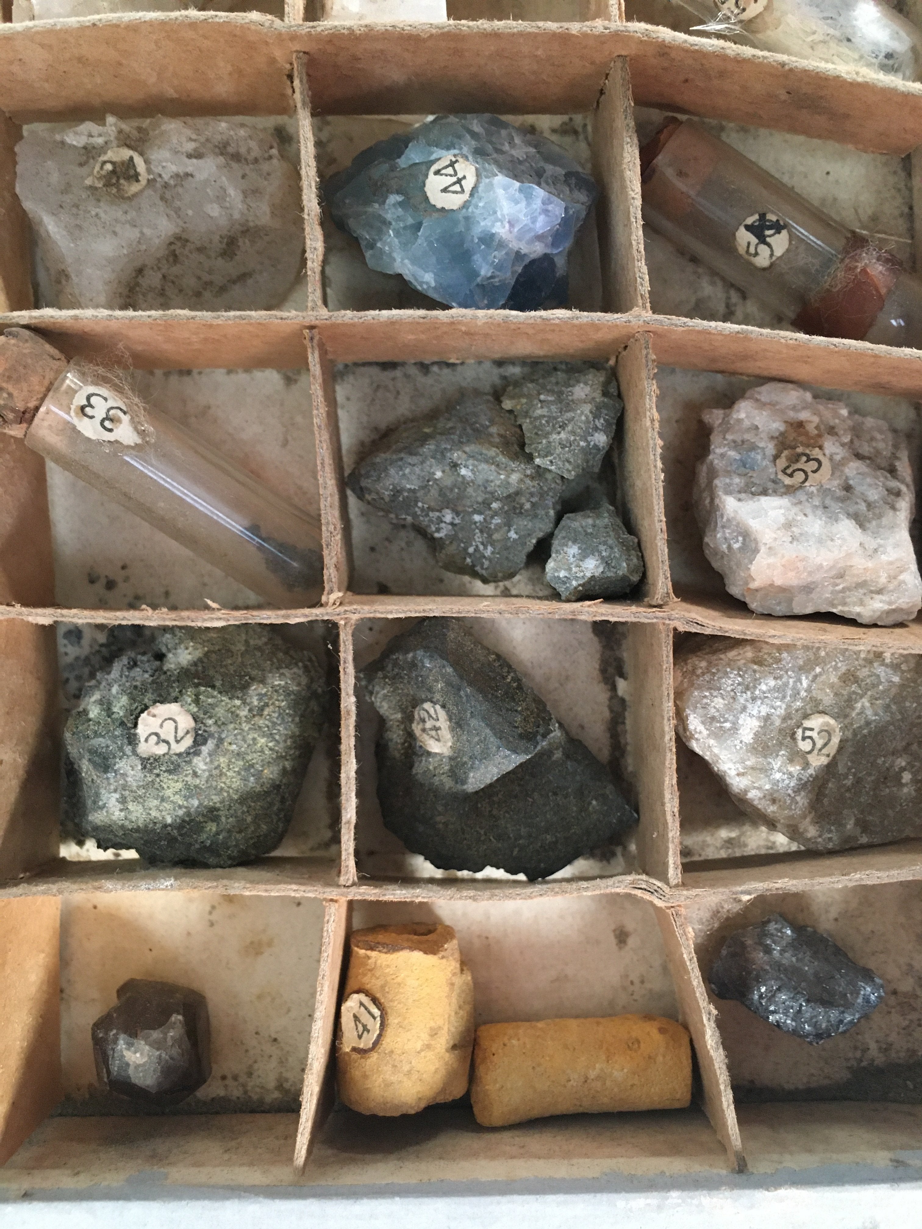 Japanese Mineral Specimens Vtg 60pc Stone Rock Box Set Collection JK131