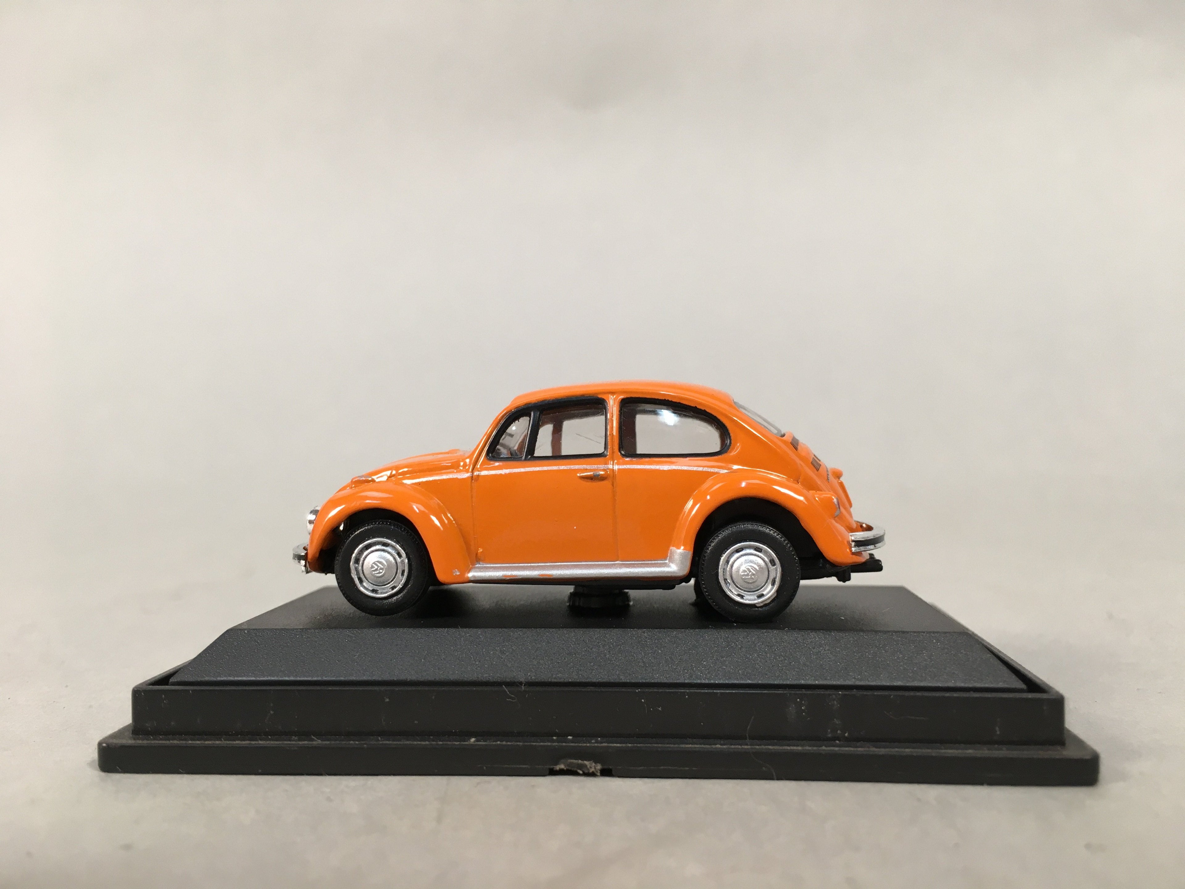 Japanese Miniature Car Toy Display Stand Vtg Volkwagen Beatle Orange JK132