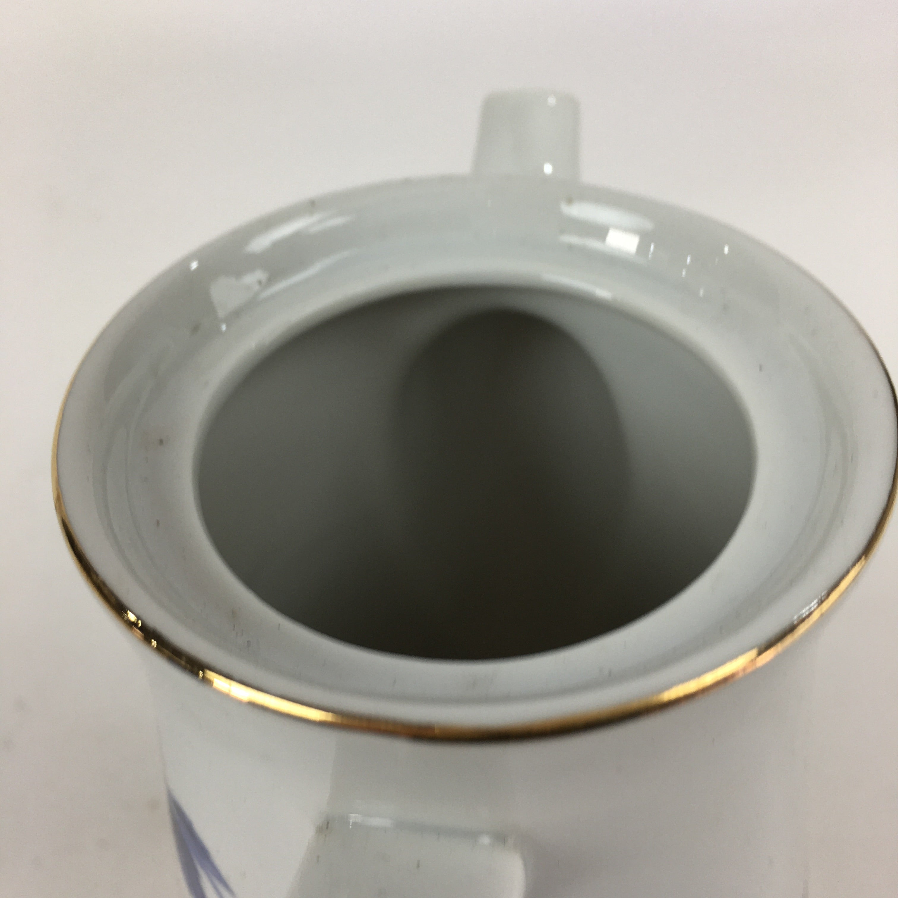 https://chidorivintage.com/cdn/shop/products/Japanese-Mino-Ware-Porcelain-Large-Teapot-Vtg-Maebata-China-Kyusu-PP836-8.jpg?v=1644779722