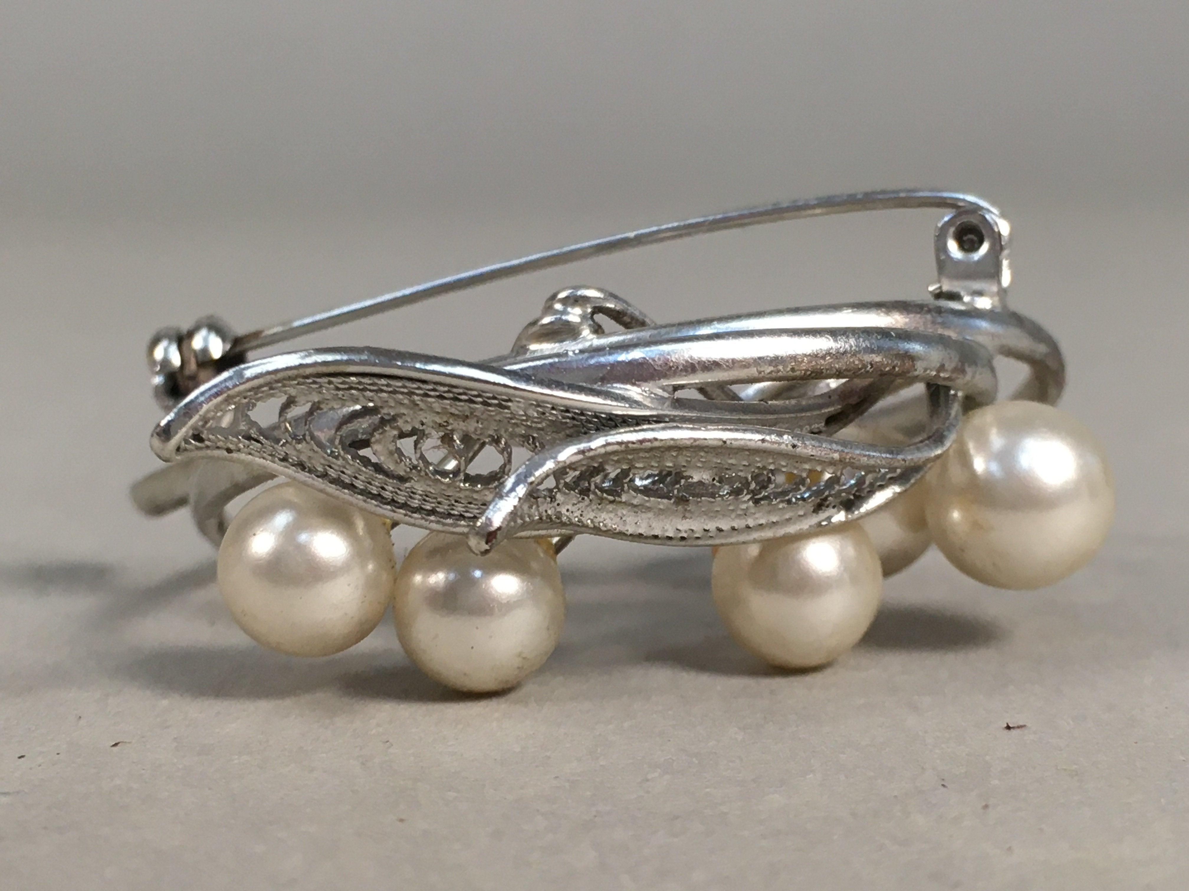 Vintage Mid Century Japan Silver Filigree Genuine Pearl Brooch 