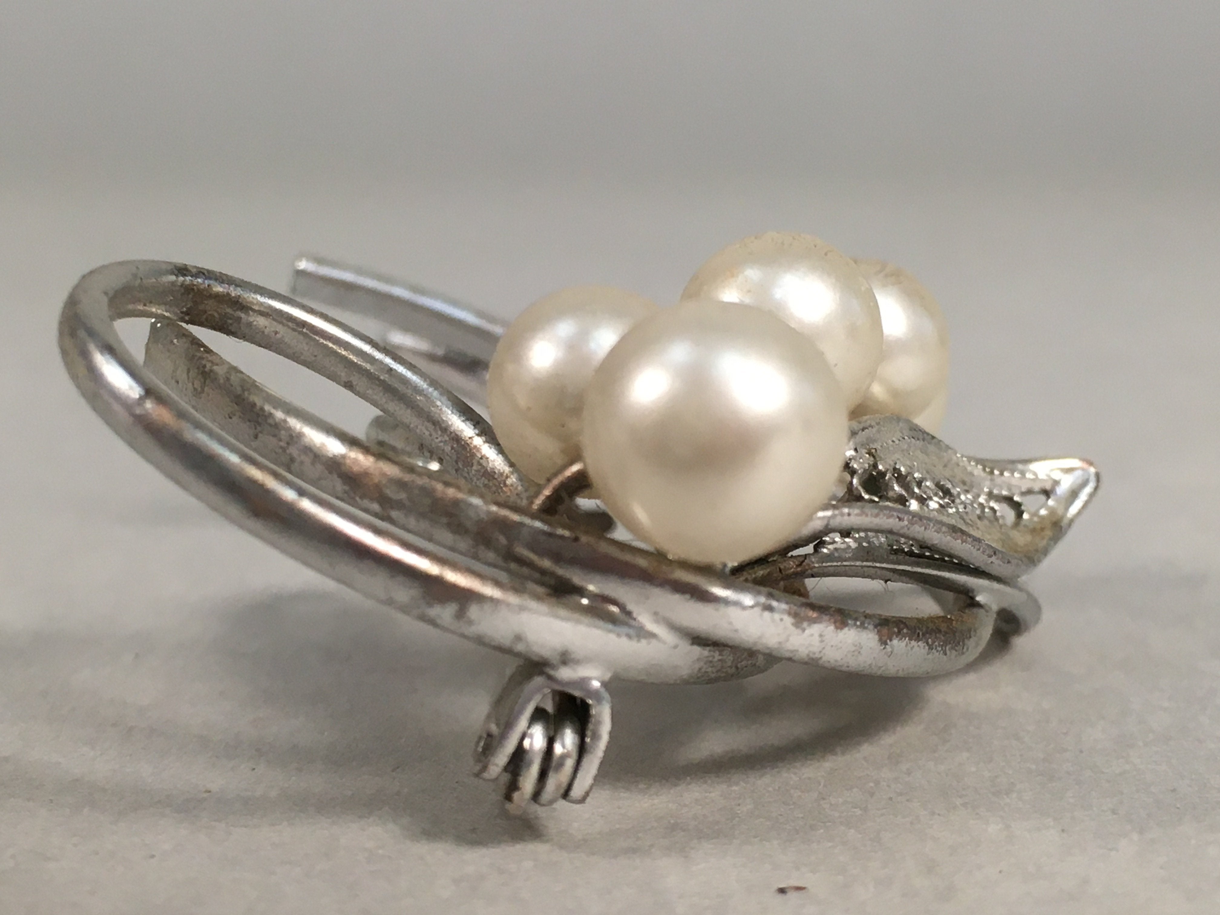 Japanese Pearl Brooch Silver Metal Vtg Pin Badge Artificial White JK101