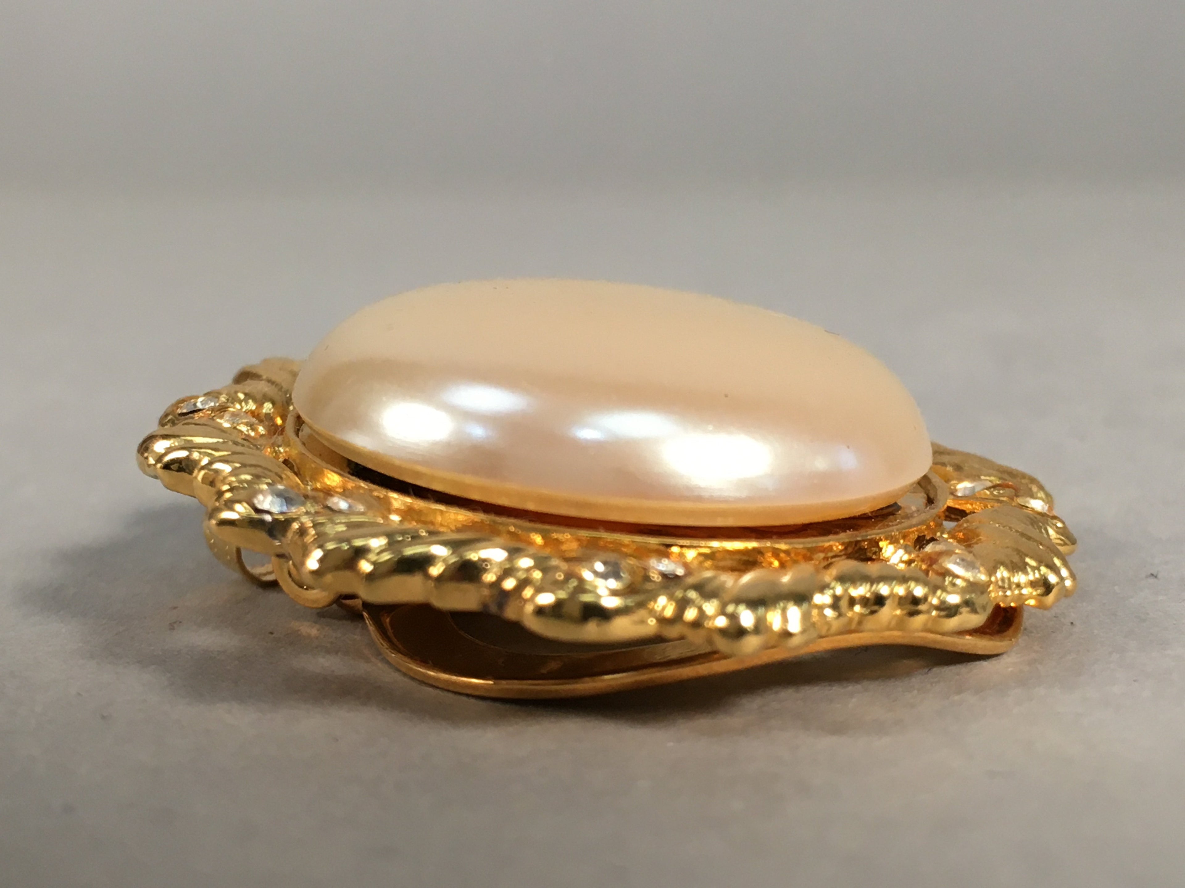 Japanese Pearl Brooch Vtg Badge Pin Artificial Gold Round Flat JK65
