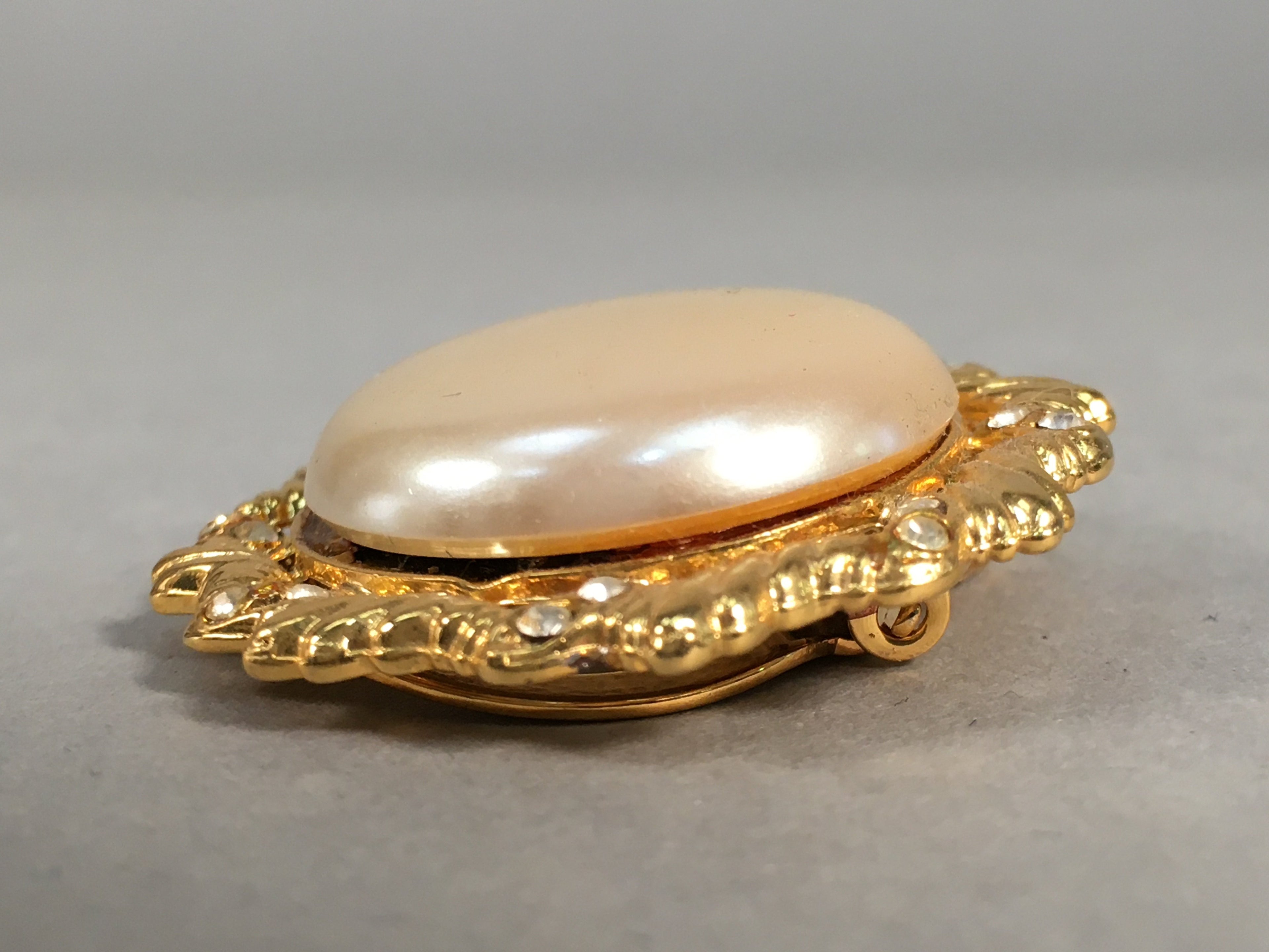 Japanese Pearl Brooch Vtg Badge Pin Artificial Gold Round Flat JK65