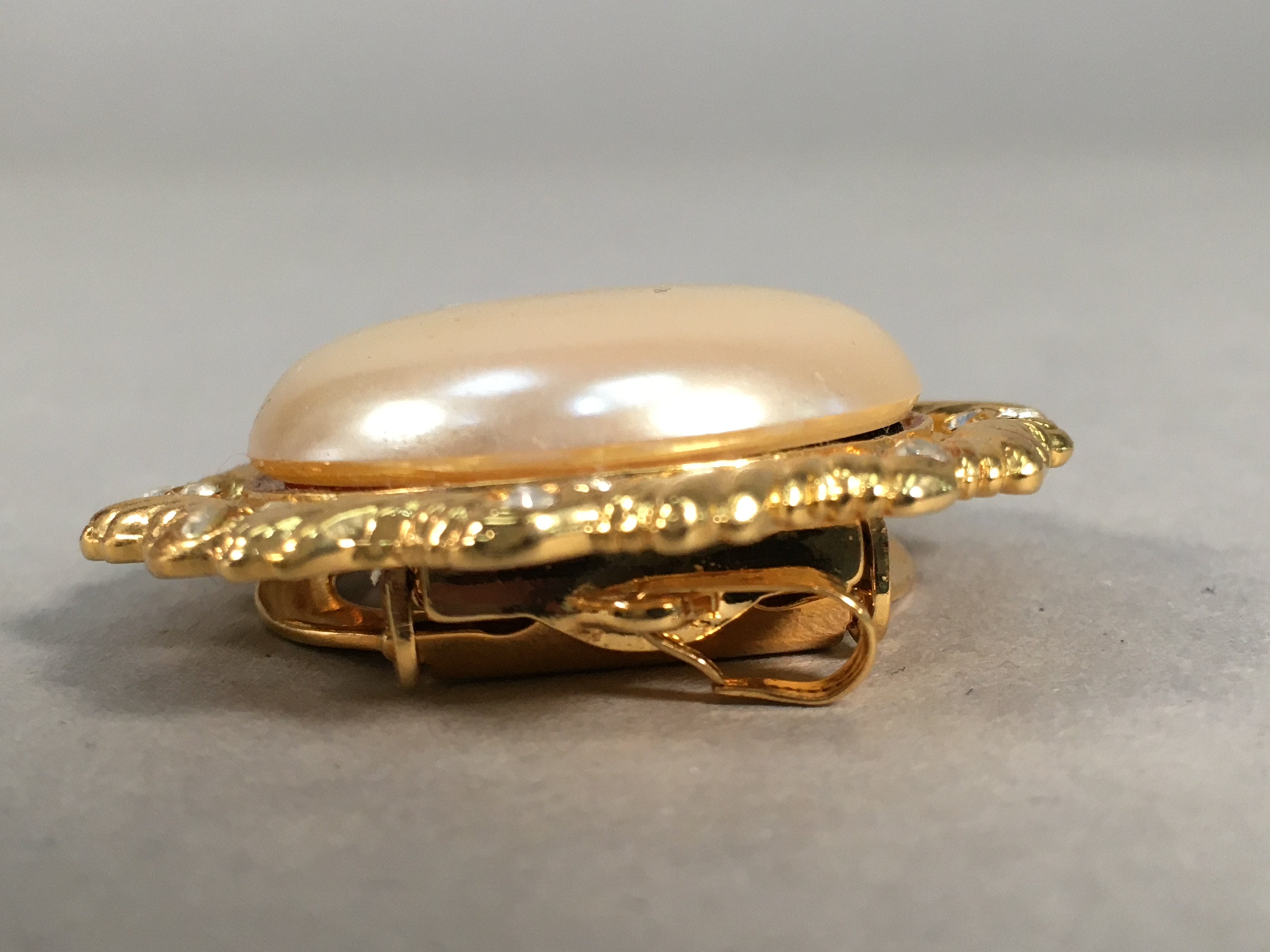 Japanese Pearl Brooch Vtg Badge Pin Artificial Gold Round Flat JK65