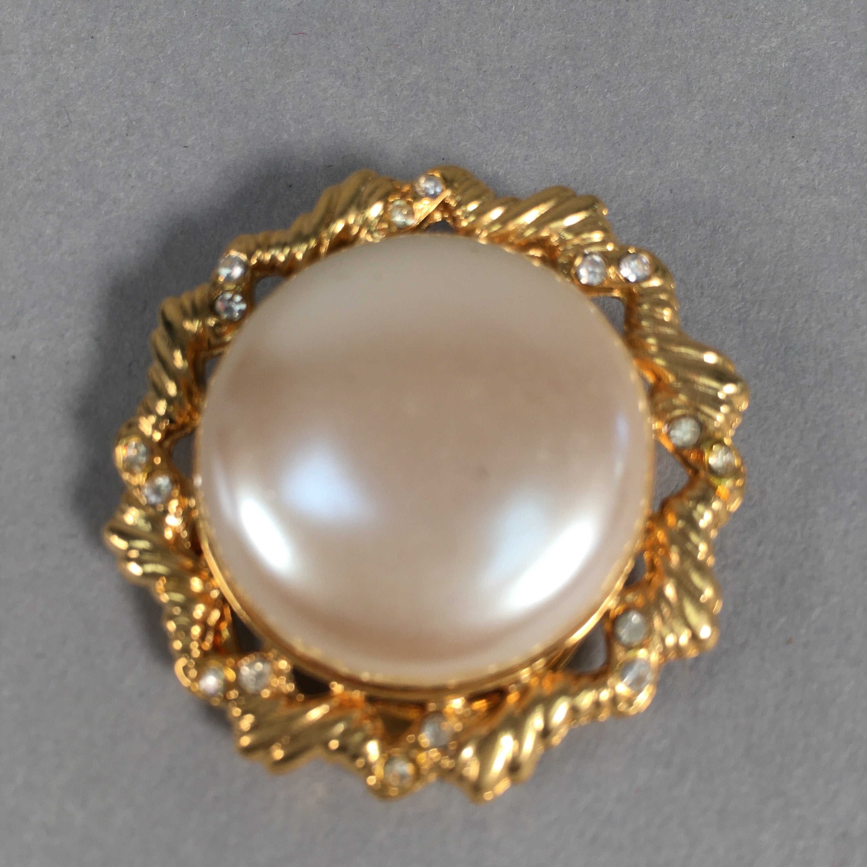 Japanese Pearl Brooch Vtg Badge Pin Artificial Gold Round Flat JK65