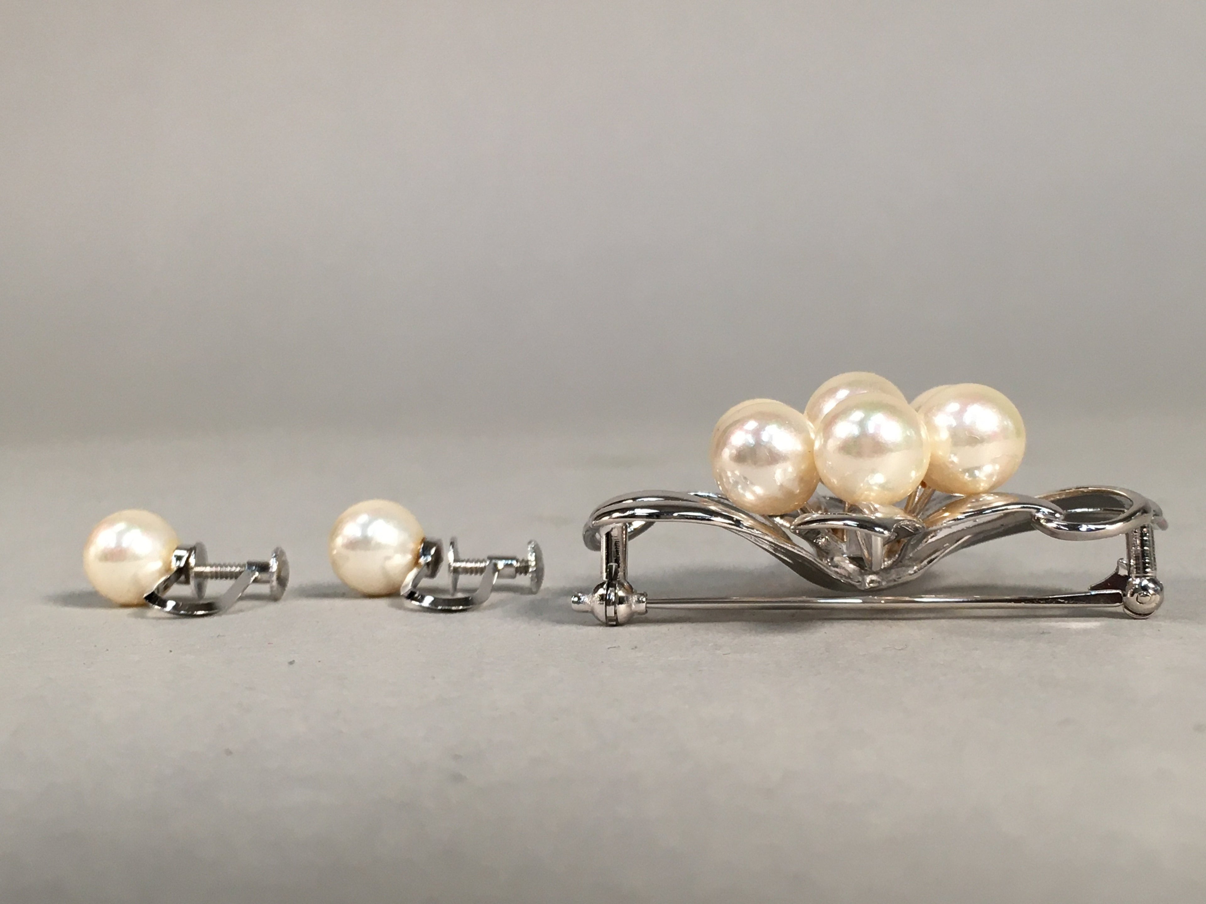Japanese Pearl Set Necklace Earrings Brooch Vtg Silver Case JK73