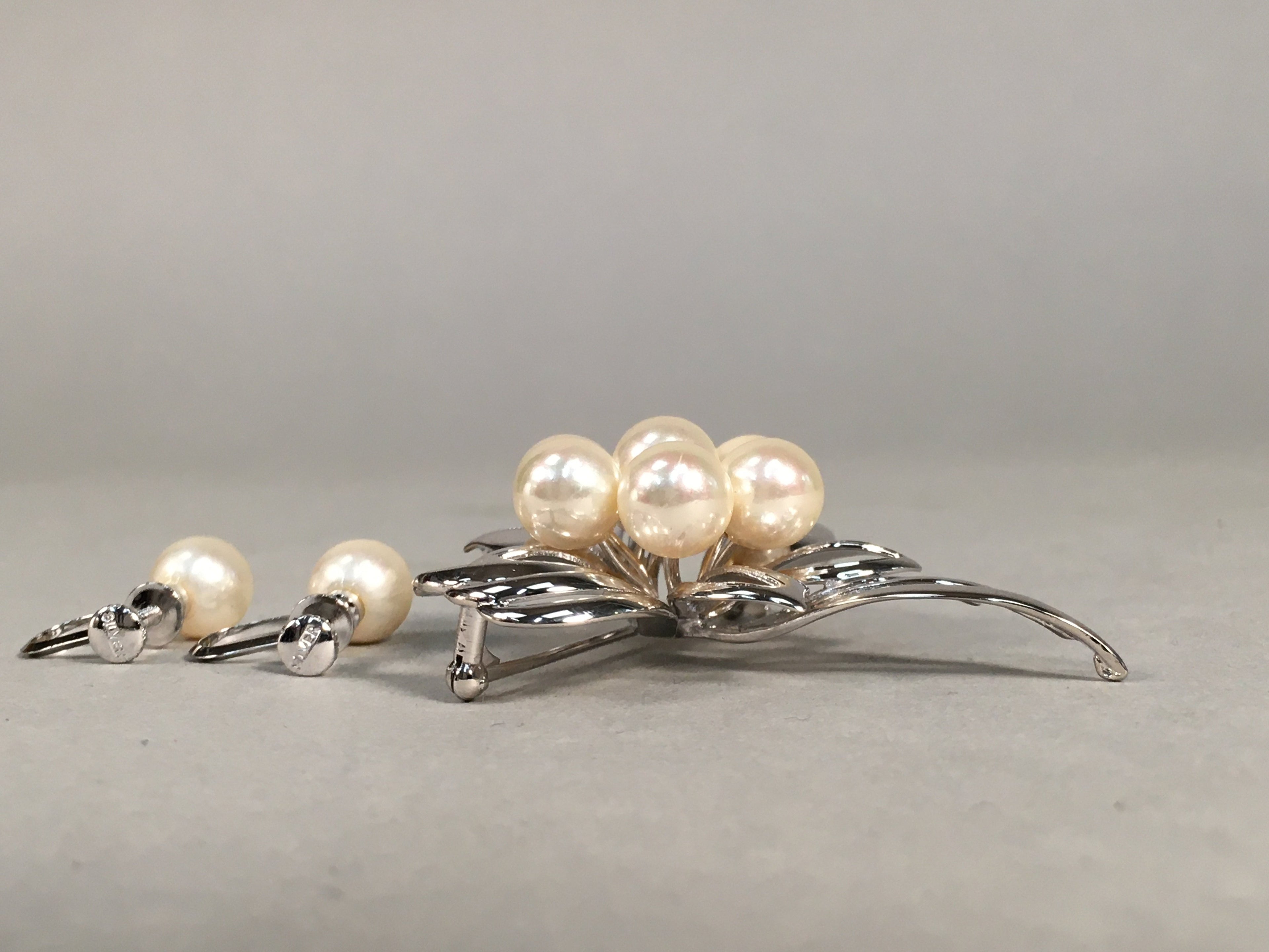 Japanese Pearl Set Necklace Earrings Brooch Vtg Silver Case JK73