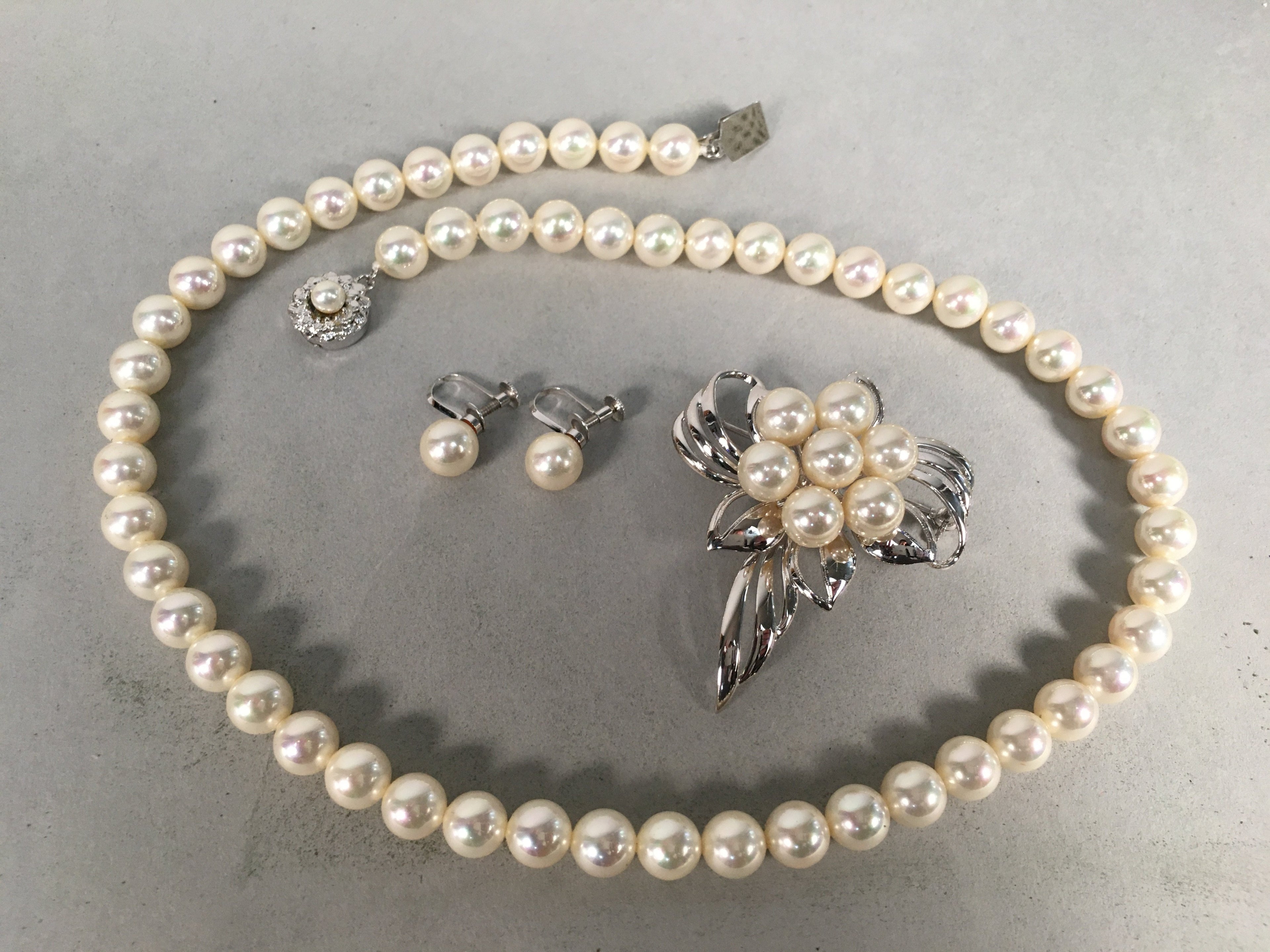 Japanese Pearl Set Necklace Earrings Brooch Vtg Silver Case JK73