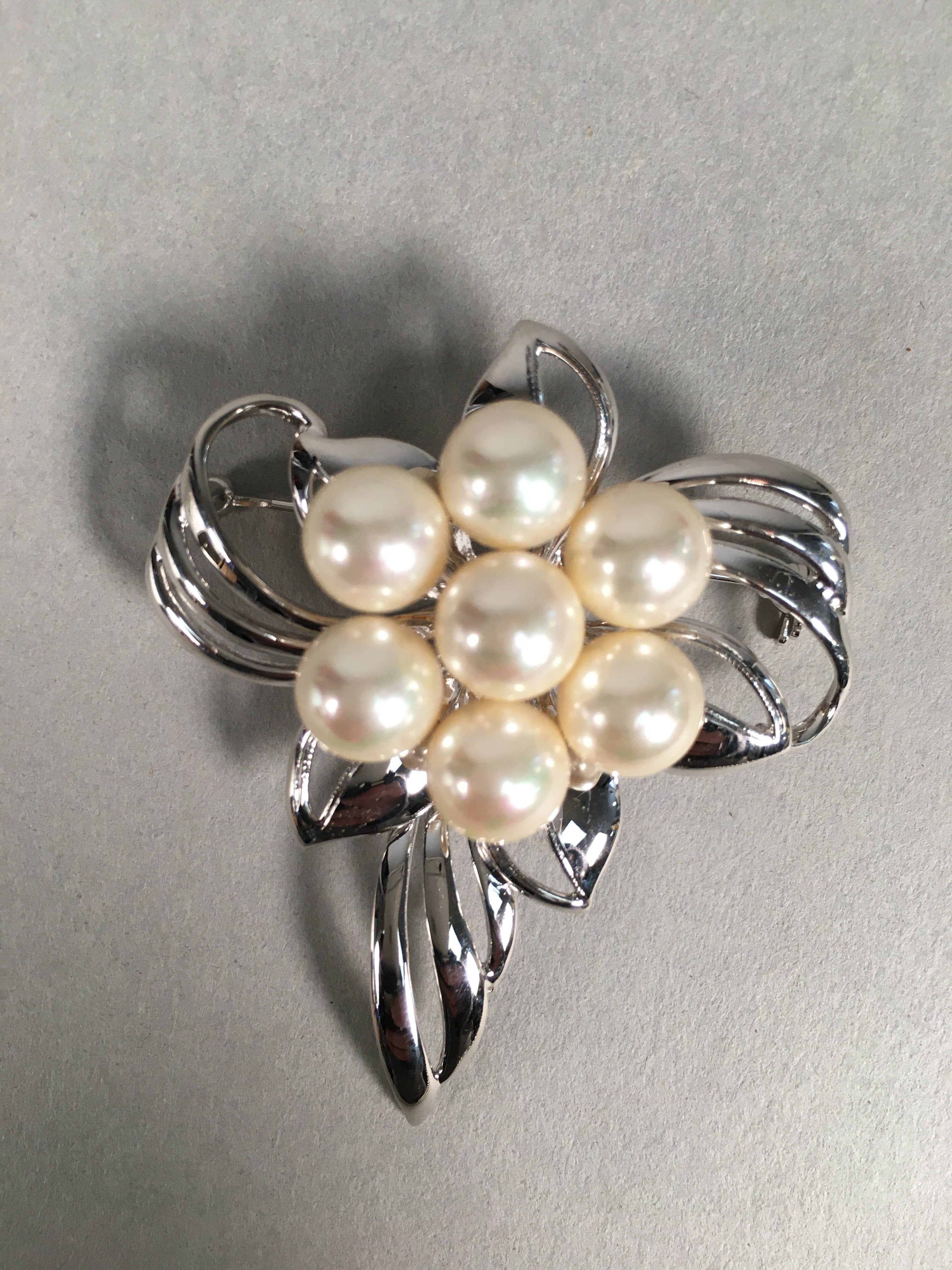 Japanese Pearl Set Necklace Earrings Brooch Vtg Silver Case JK73