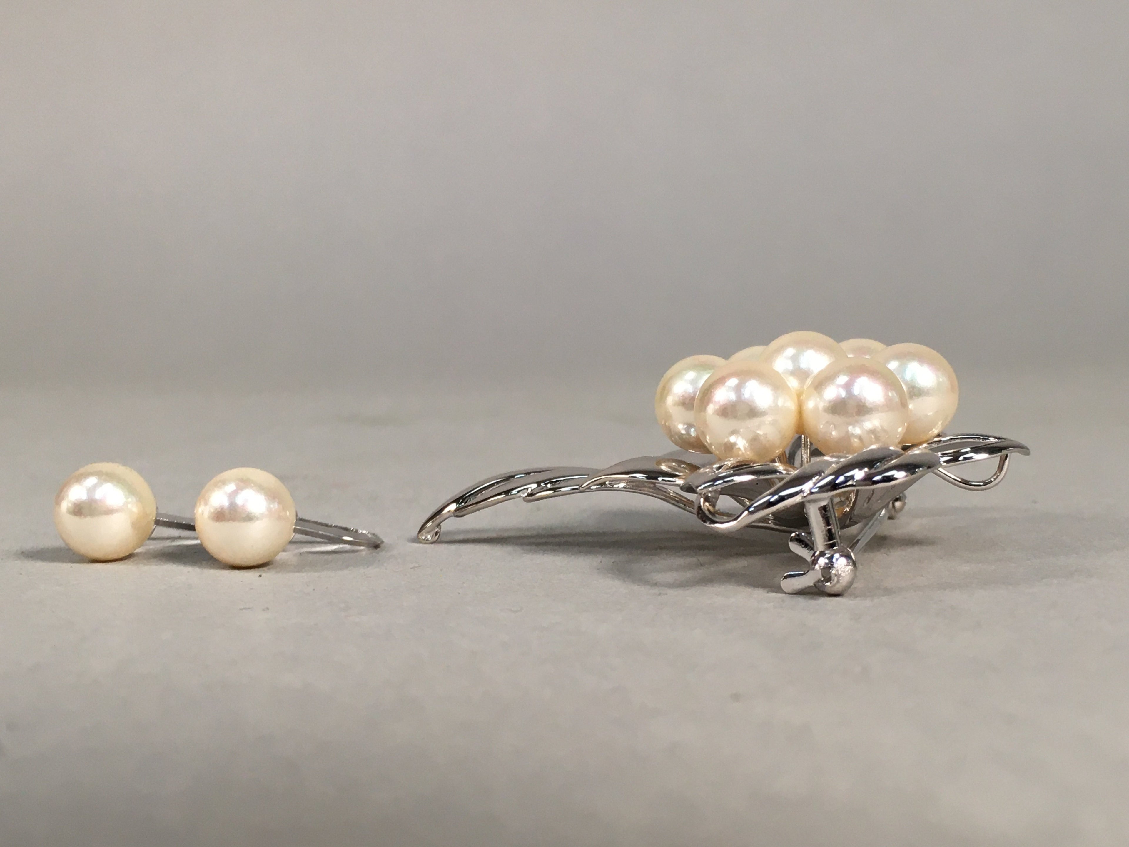 Japanese Pearl Set Necklace Earrings Brooch Vtg Silver Case JK73