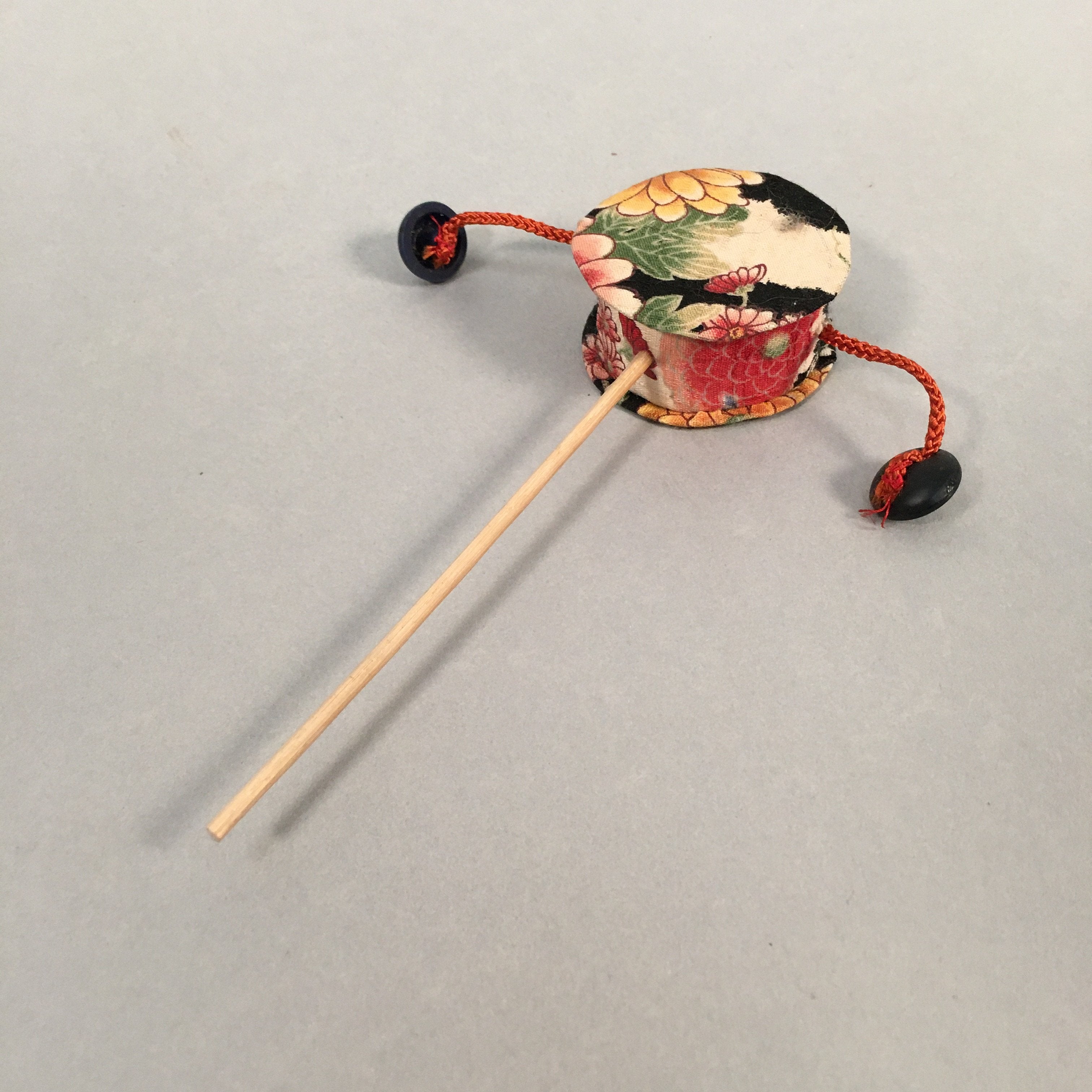 Japanese Pellet Drum Traditional Toy Vtg Den-Den-Daiko Floral Fabric Beads J961