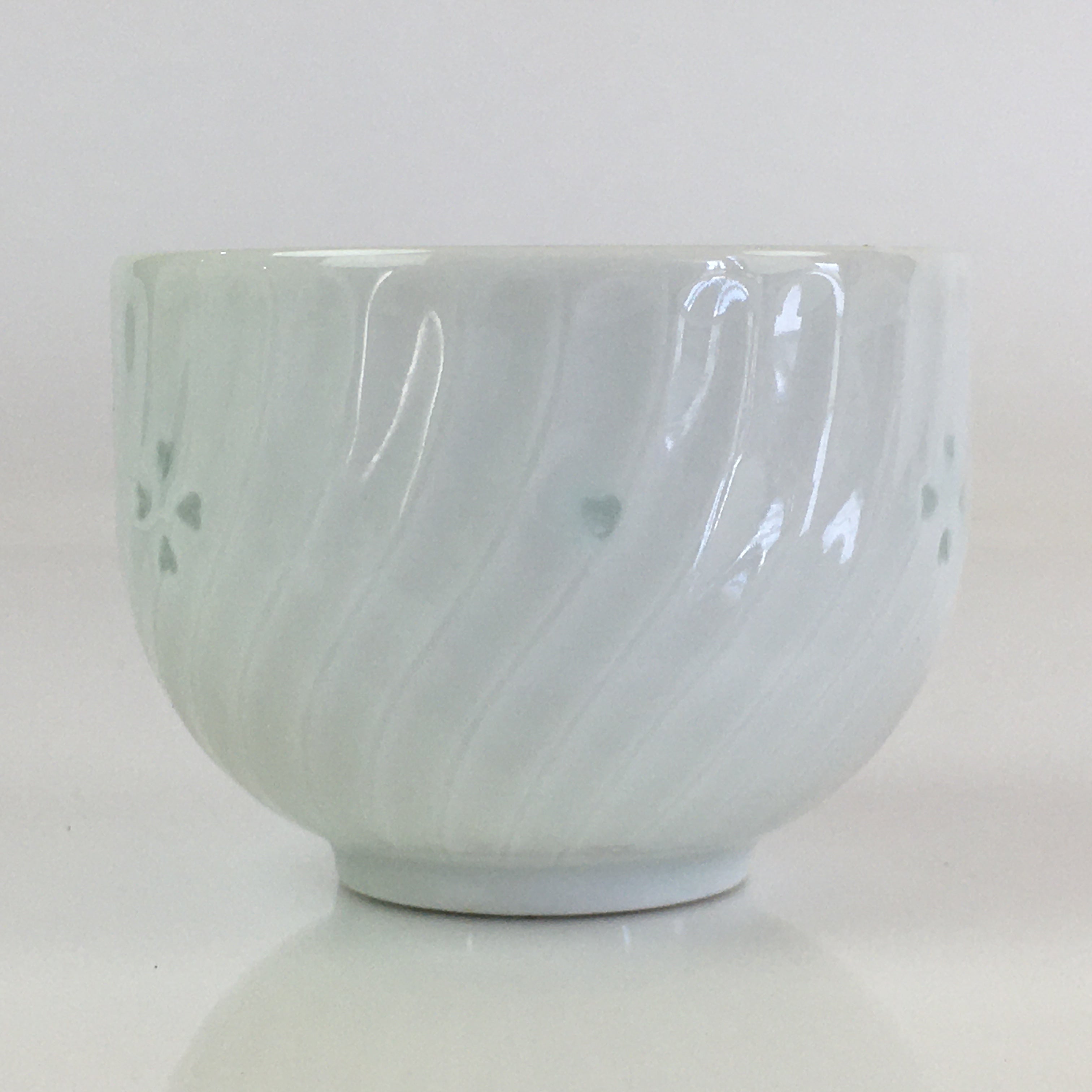 Japanese Porcelain Arita ware Teacup Vtg Yunomi Sencha White TC297