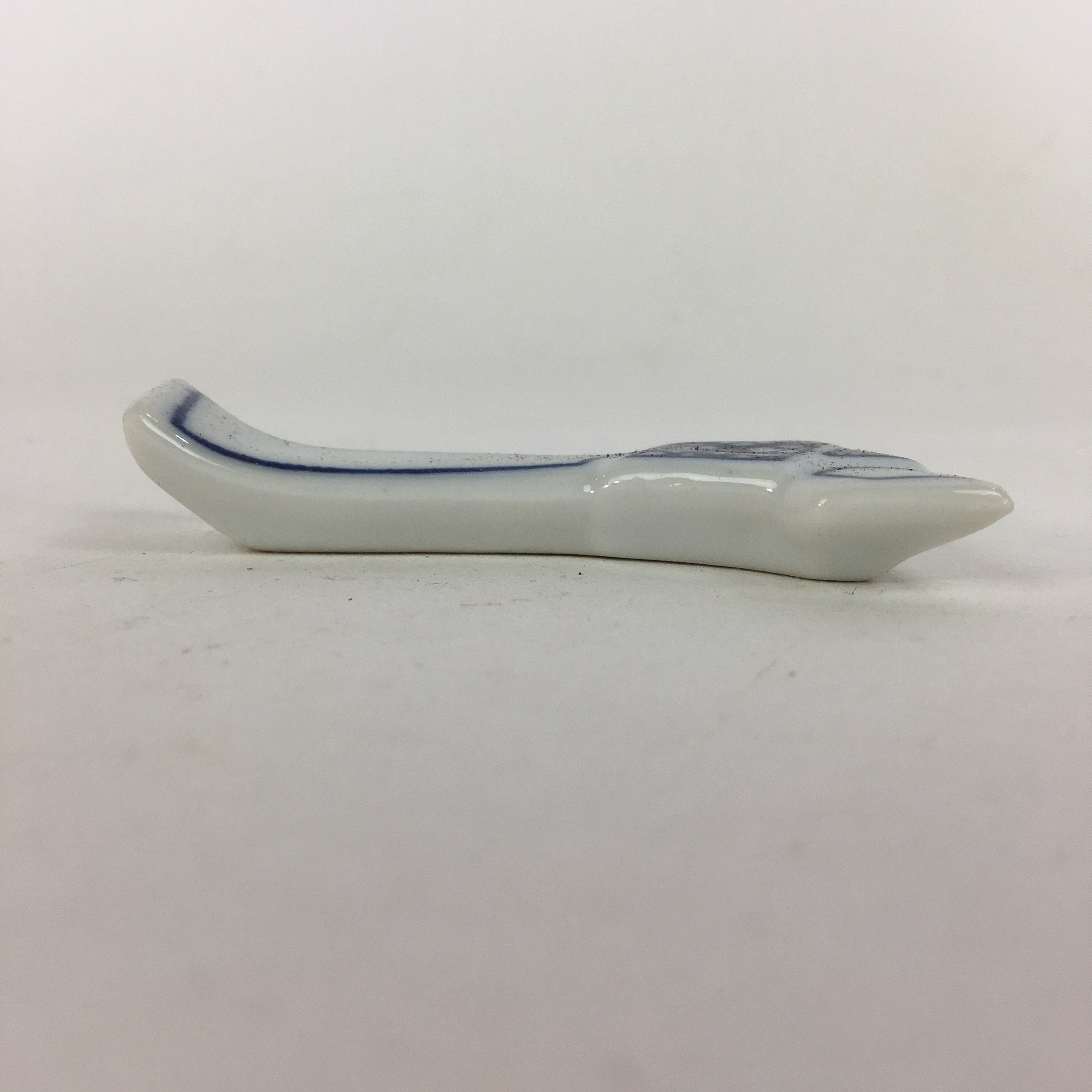 Japanese Porcelain Chopstick Rest Holder Vtg Blue Ribbon Tied Shape Hashioki CR2