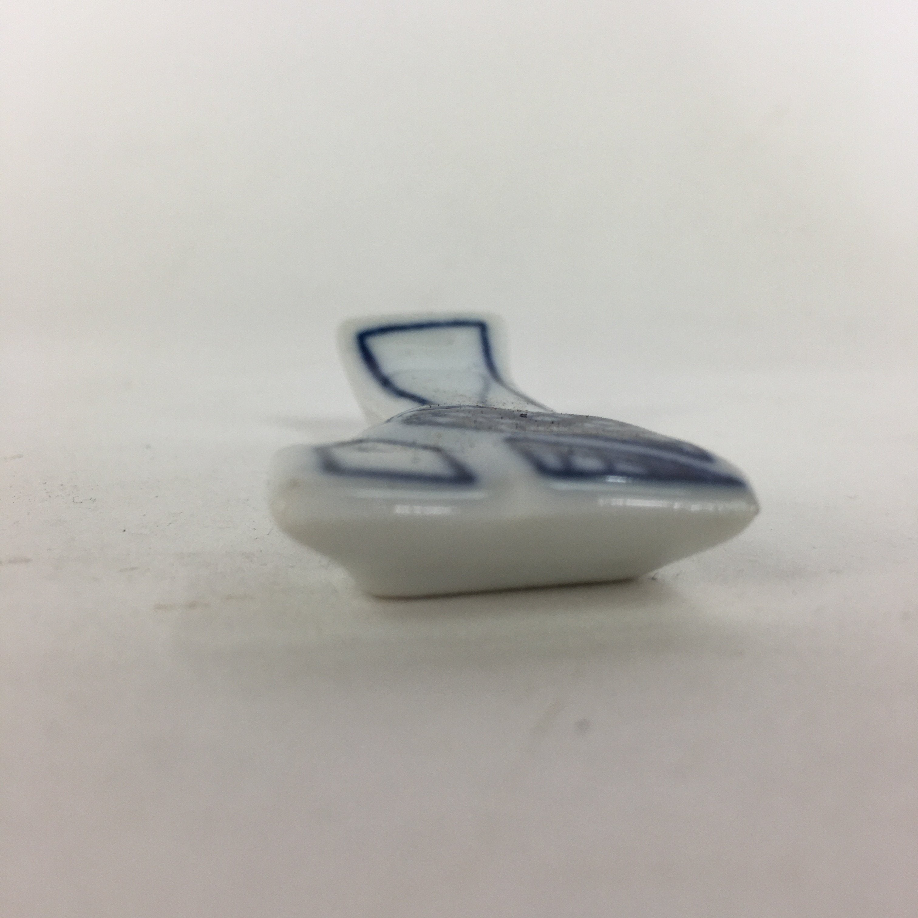 Japanese Porcelain Chopstick Rest Holder Vtg Blue Ribbon Tied Shape Hashioki CR2