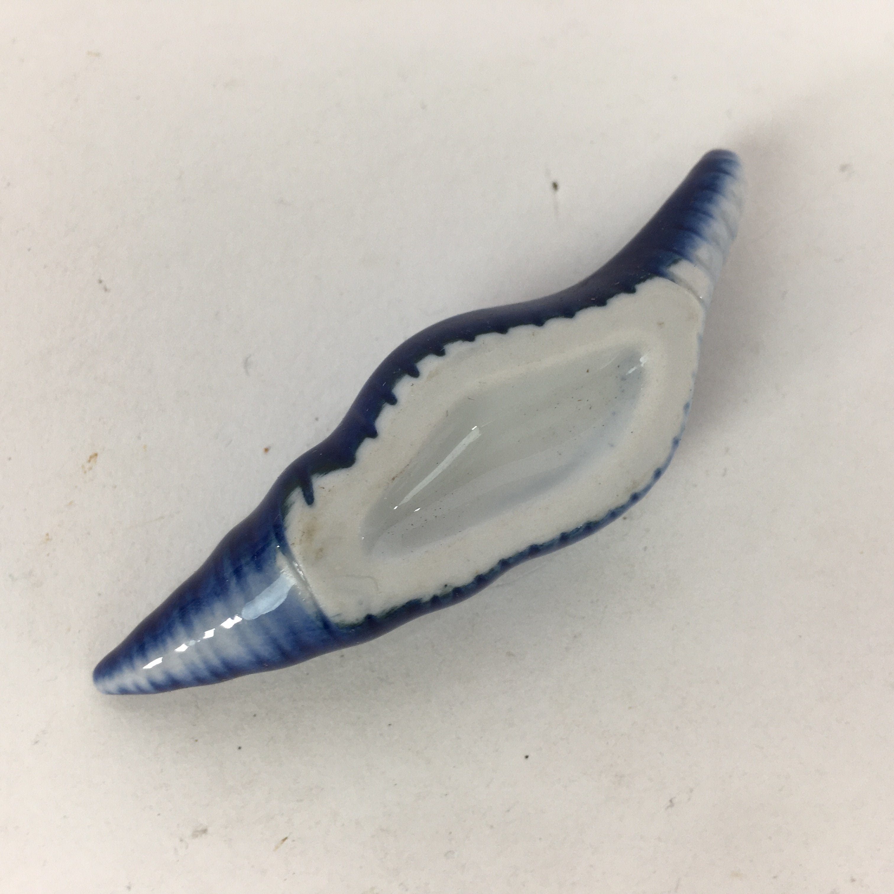 Japanese Porcelain Chopstick Rest Holder Vtg Blue Shell Shape Hashioki CR245