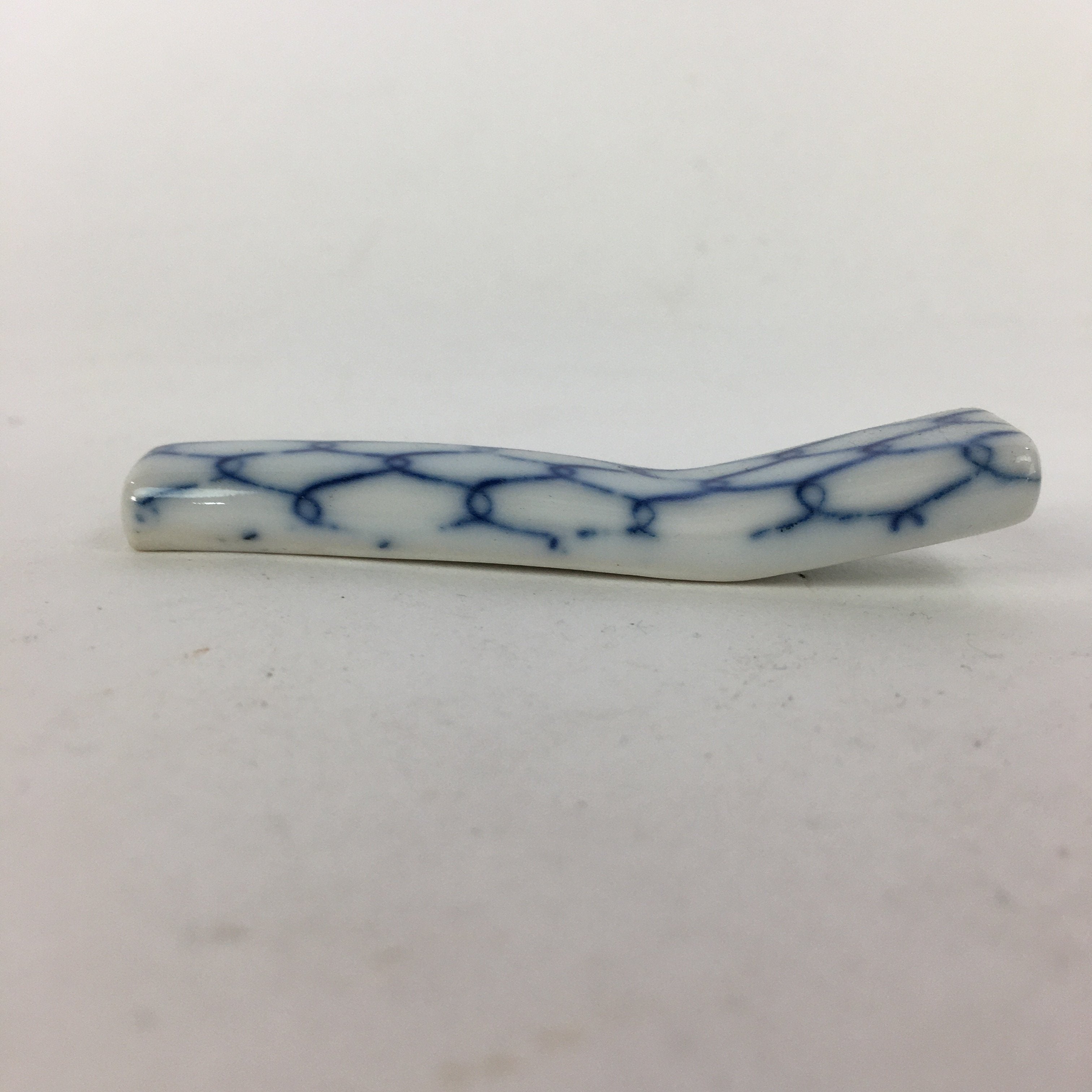 Japanese Porcelain Chopstick Rest Holder Vtg Blue Sometsuke Net Hashioki CR247