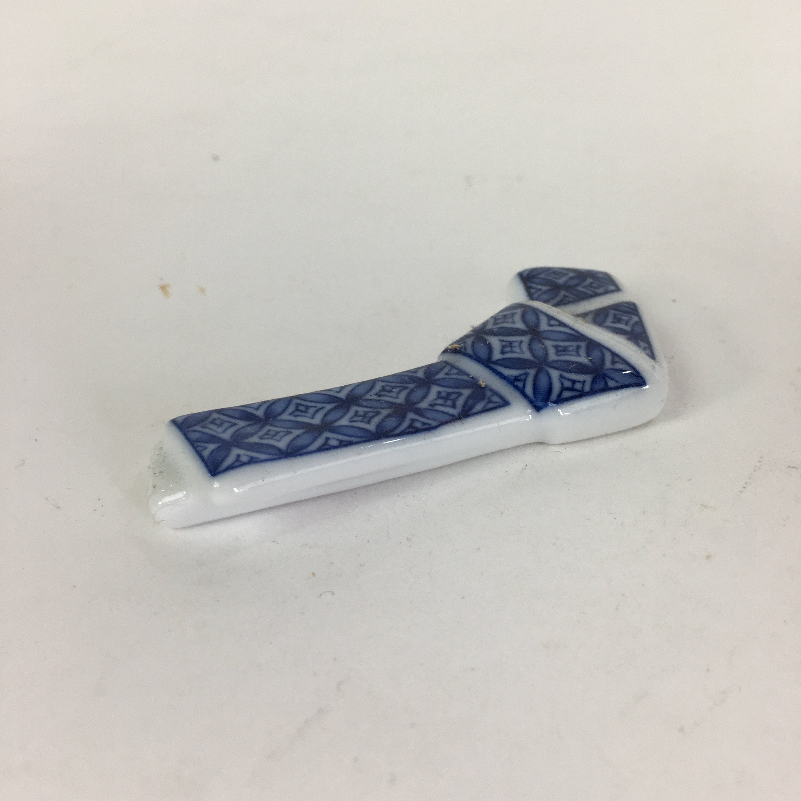 Japanese Porcelain Chopstick Rest Holder Vtg Blue Sometsuke Ribbon knot CR232