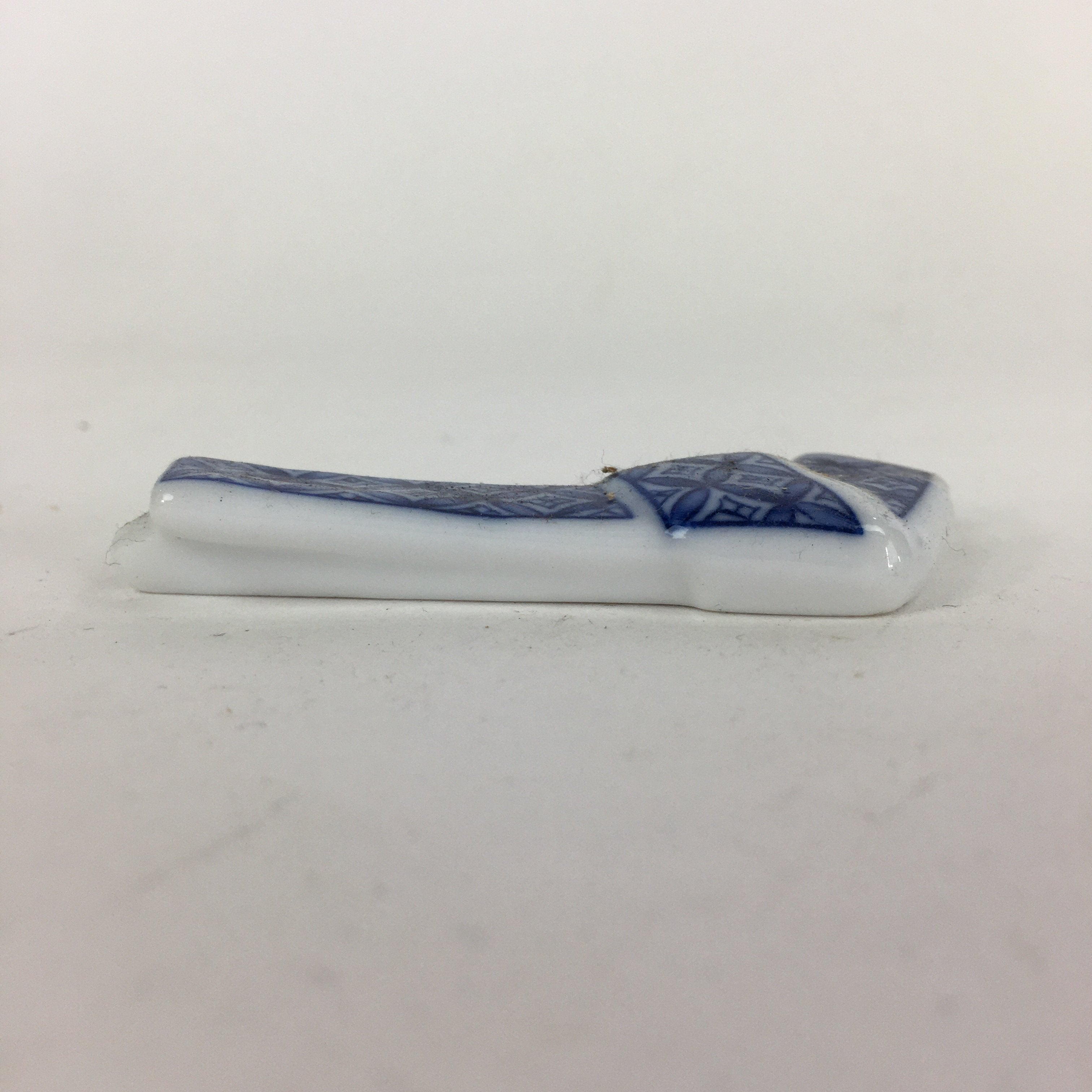 Japanese Porcelain Chopstick Rest Holder Vtg Blue Sometsuke Ribbon knot CR232
