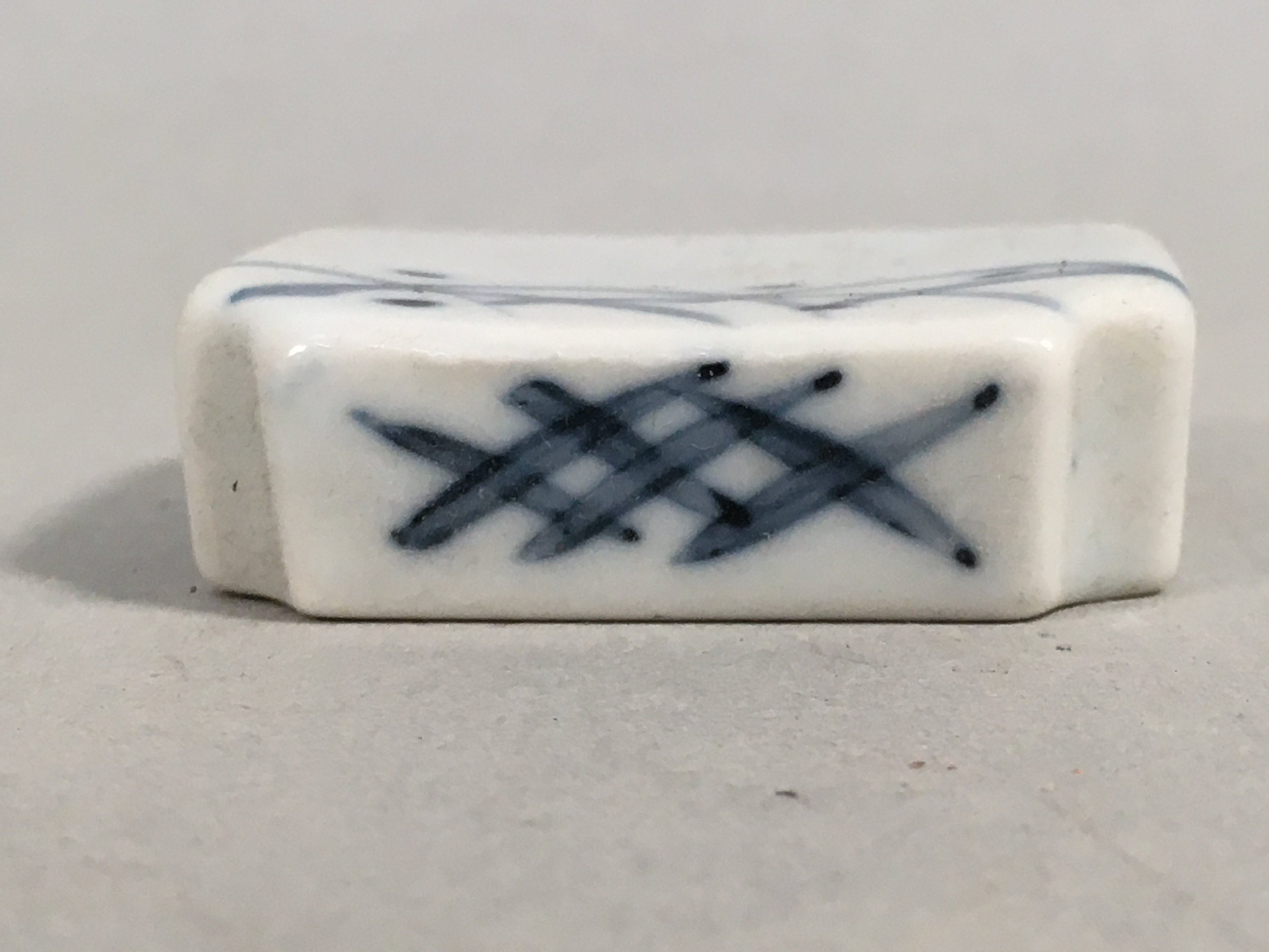 Japanese Porcelain Chopstick Rest Holder Vtg Blue White Sometsuke CR187
