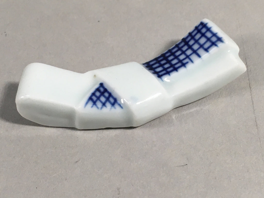 Japanese Porcelain Chopstick Rest Holder Vtg Blue White Sometsuke Tie CR191