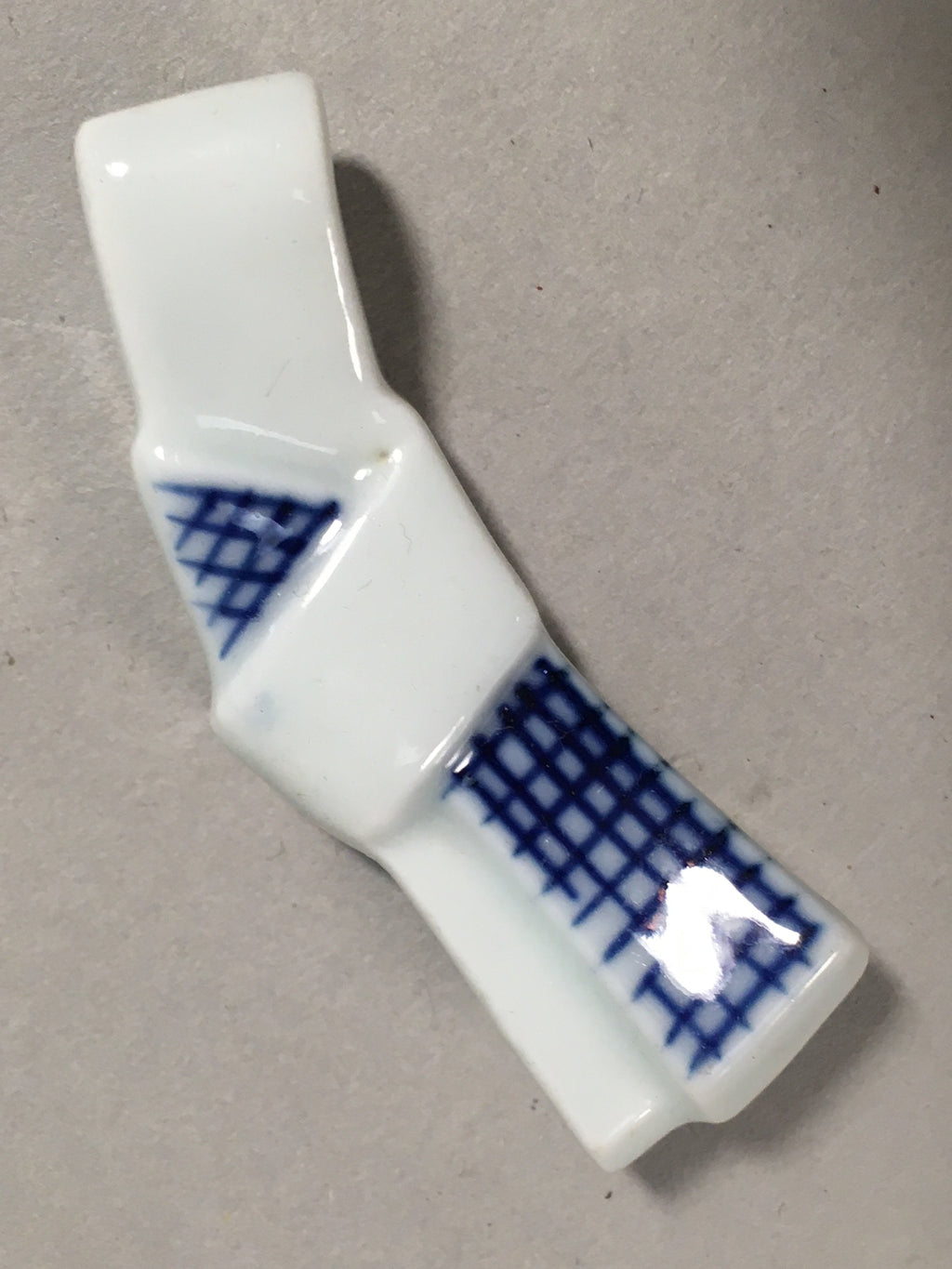 Japanese Porcelain Chopstick Rest Holder Vtg Blue White Sometsuke Tie CR191