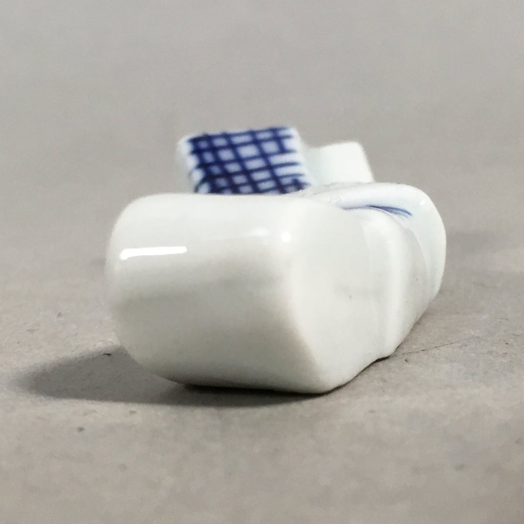 Japanese Porcelain Chopstick Rest Holder Vtg Blue White Sometsuke Tie CR191