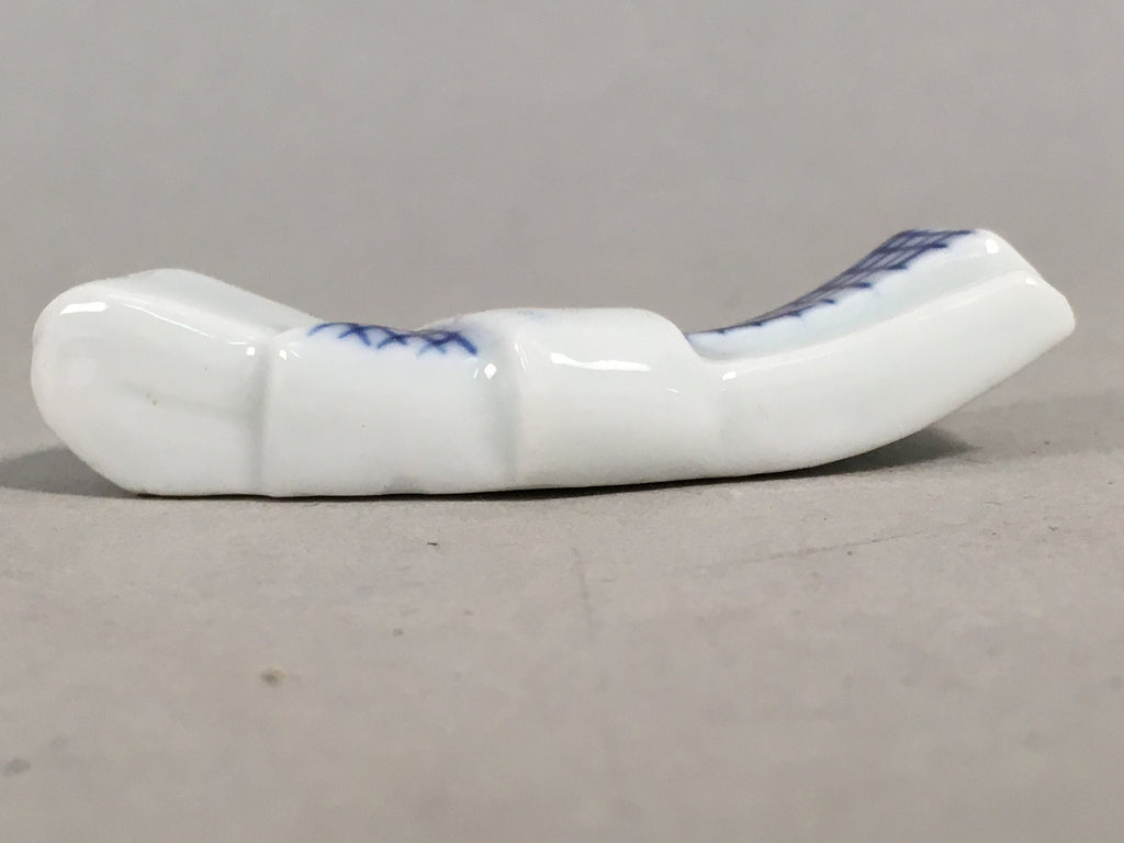Japanese Porcelain Chopstick Rest Holder Vtg Blue White Sometsuke Tie CR191